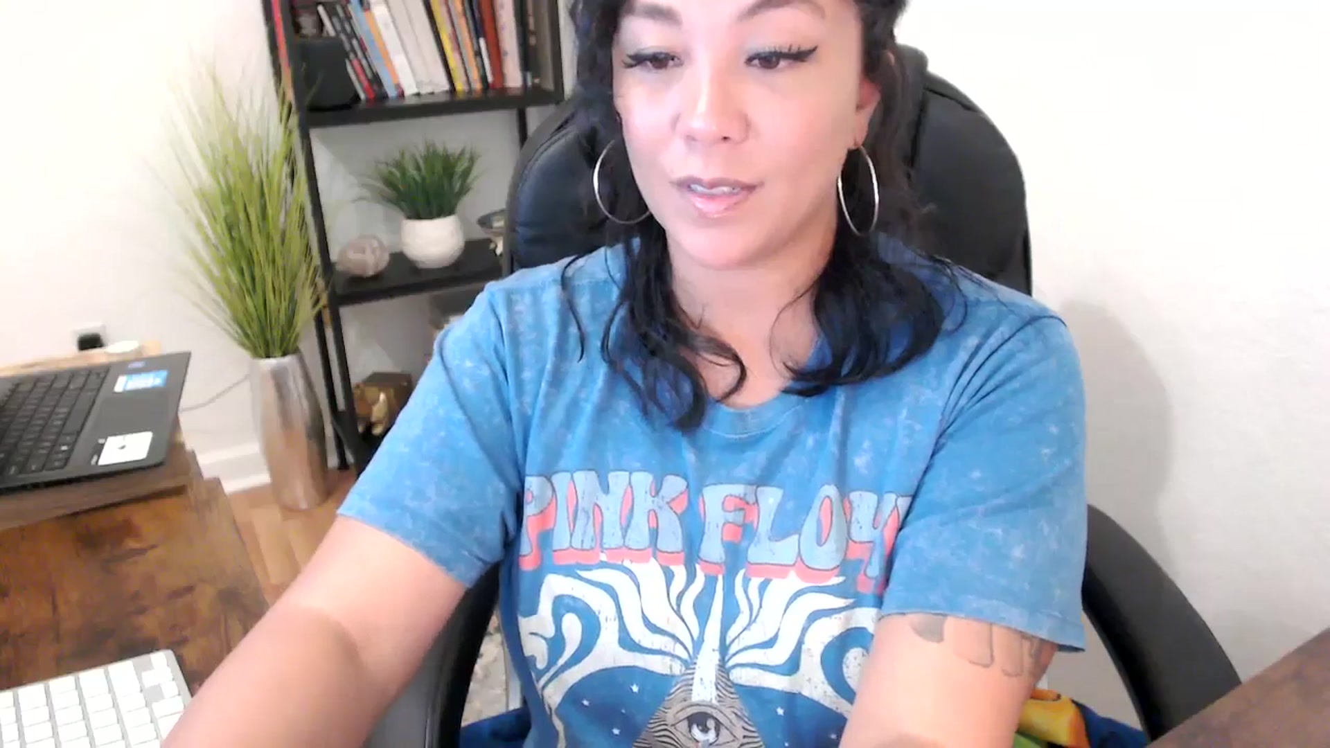 Gallery image thumbnail from MickaylaMinx's myfreecams stream on, 11/04/2024, 15:59 image 13 of 20