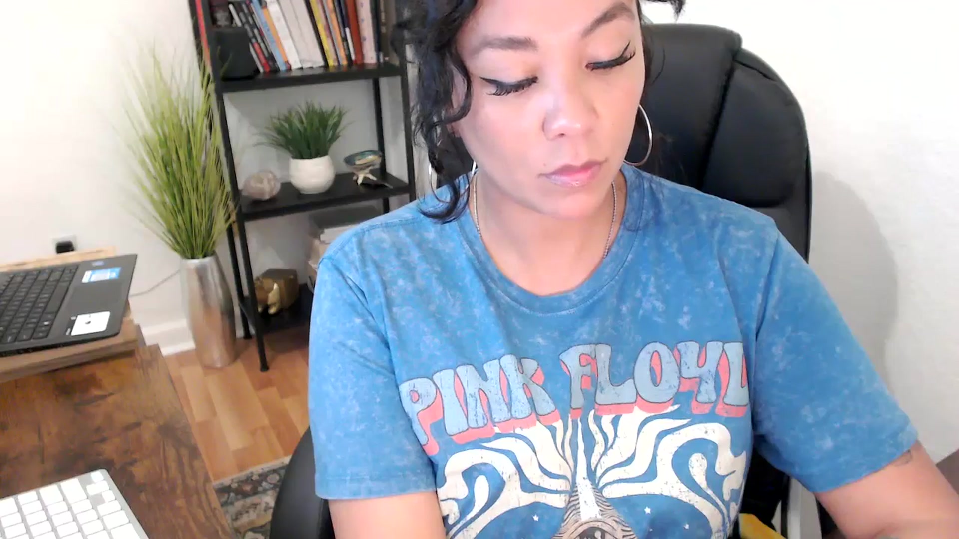 Gallery image thumbnail from MickaylaMinx's myfreecams stream on, 11/04/2024, 18:09 image 19 of 20