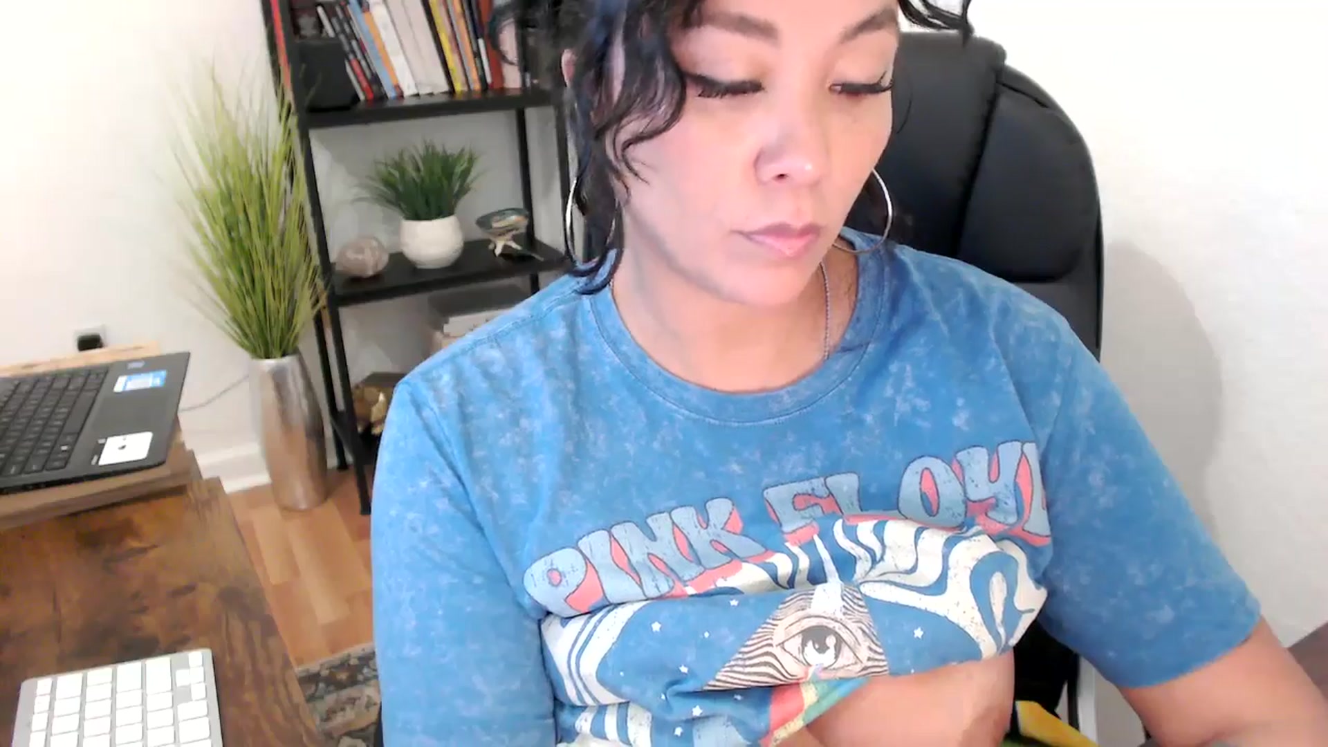 Gallery image thumbnail from MickaylaMinx's myfreecams stream on, 11/04/2024, 18:09 image 15 of 20