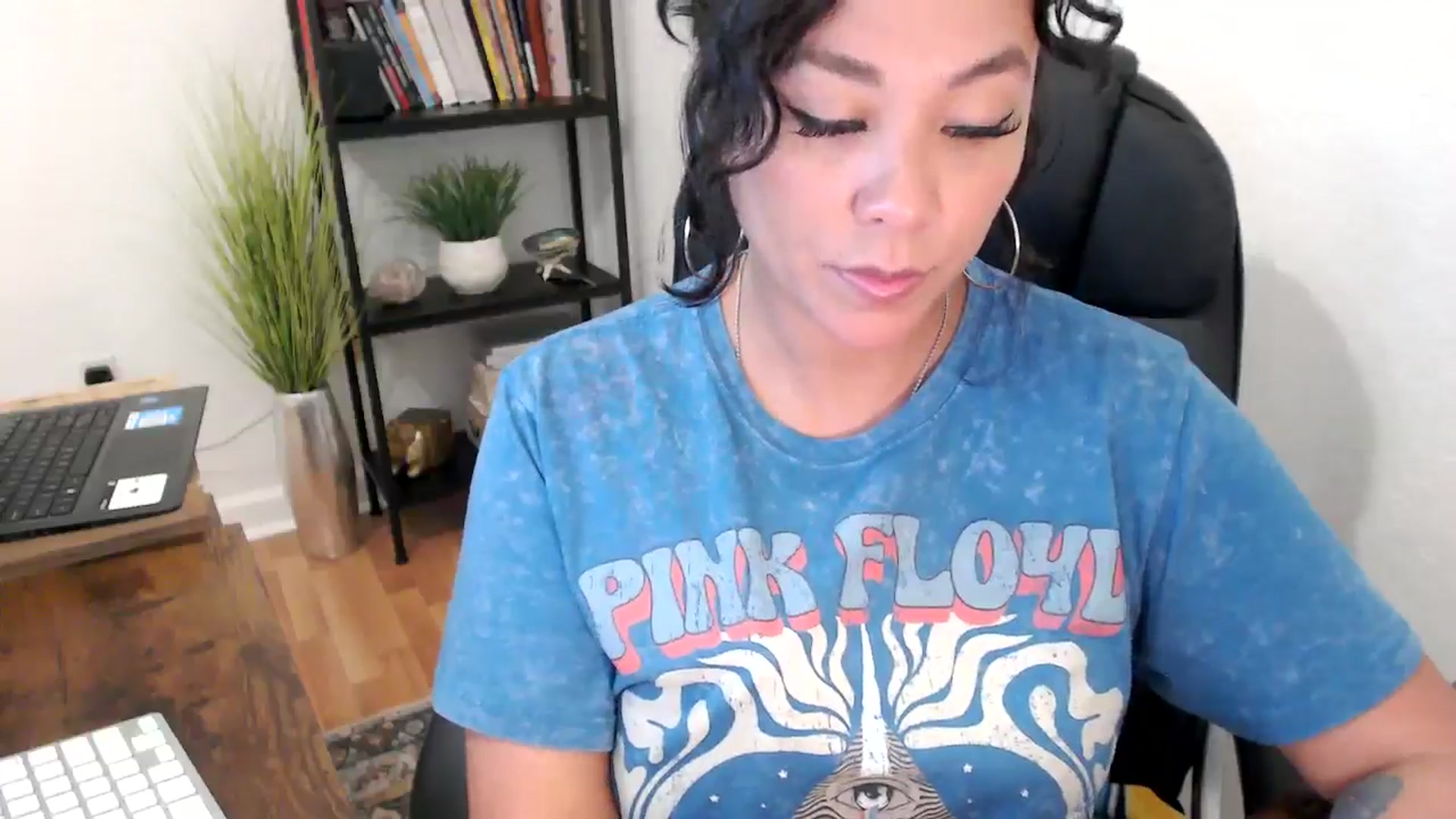 Gallery image thumbnail from MickaylaMinx's myfreecams stream on, 11/04/2024, 18:09 image 17 of 20