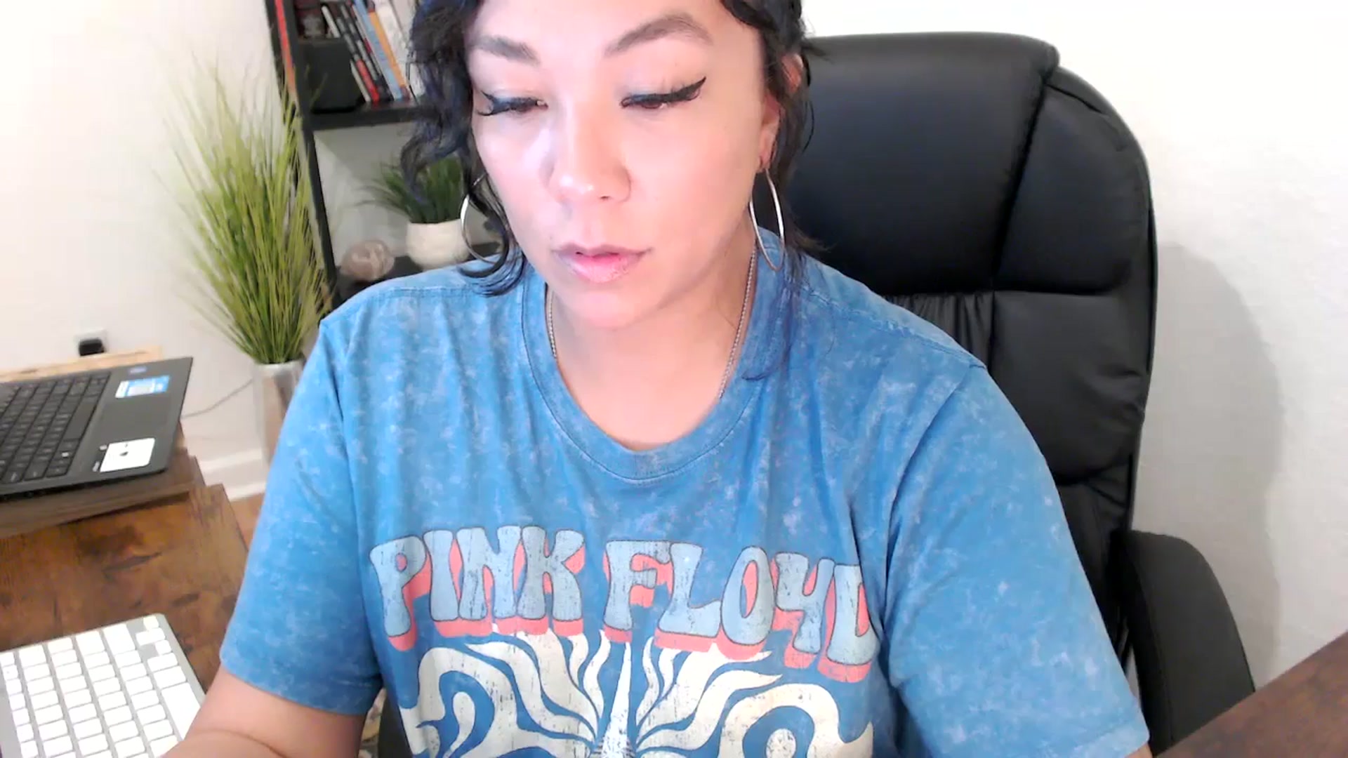Gallery image thumbnail from MickaylaMinx's myfreecams stream on, 11/04/2024, 18:09 image 6 of 20