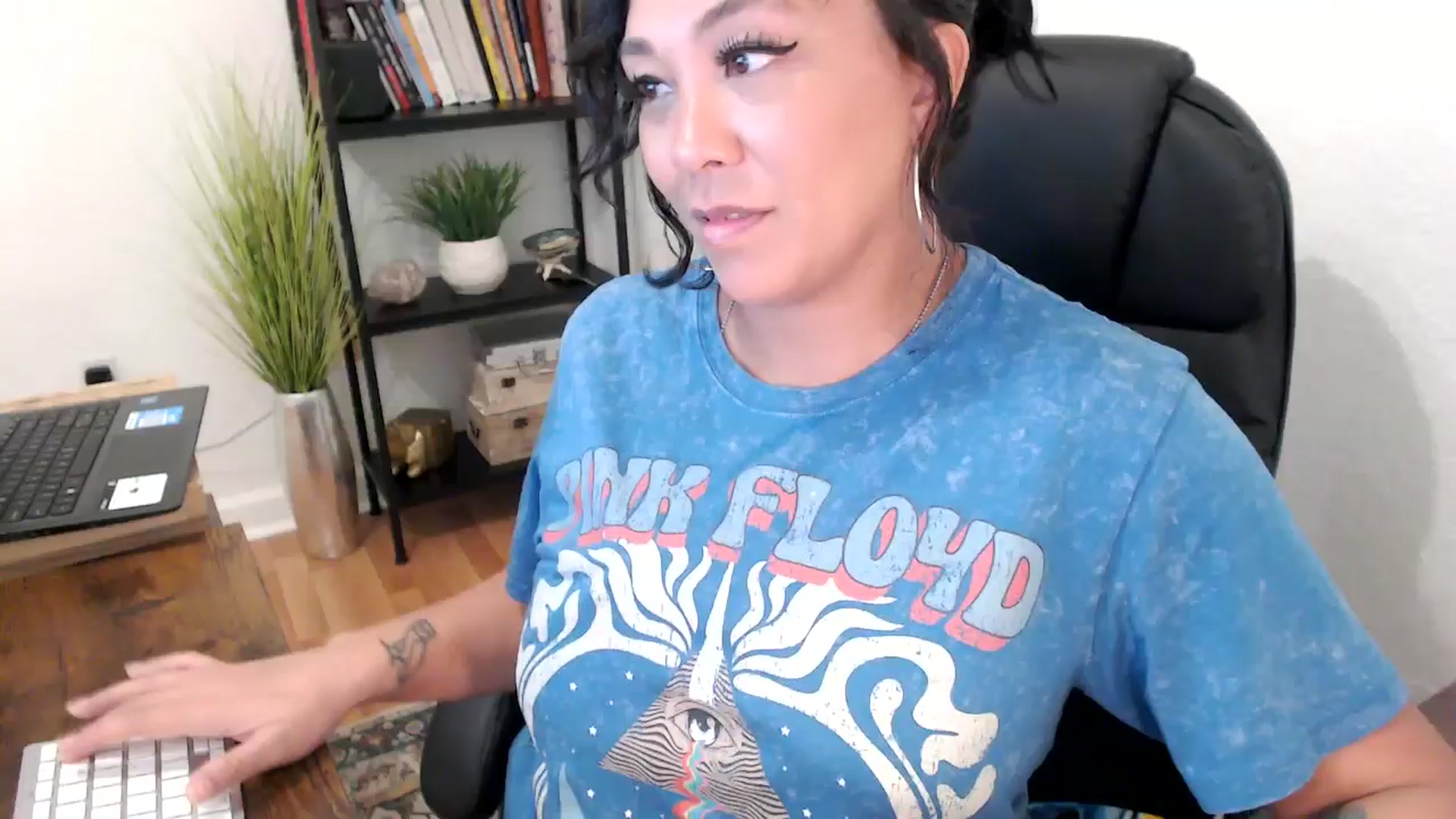 Gallery image thumbnail from MickaylaMinx's myfreecams stream on, 11/04/2024, 18:09 image 16 of 20