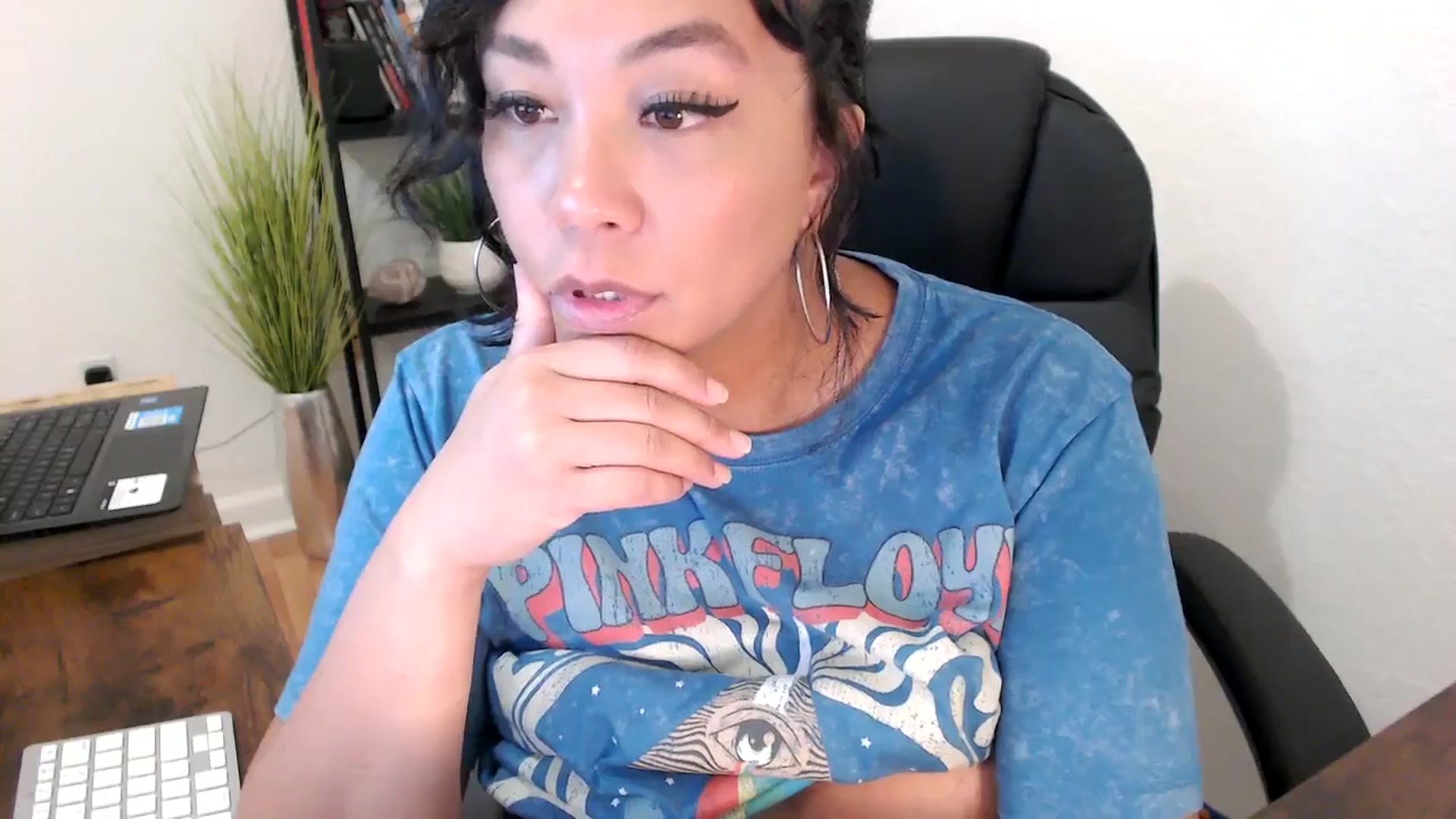 Gallery image thumbnail from MickaylaMinx's myfreecams stream on, 11/04/2024, 18:09 image 14 of 20