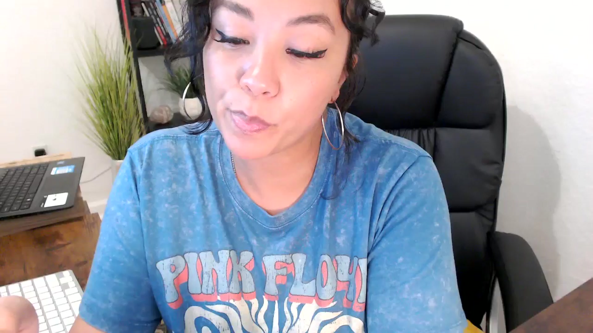 Gallery image thumbnail from MickaylaMinx's myfreecams stream on, 11/04/2024, 18:09 image 5 of 20