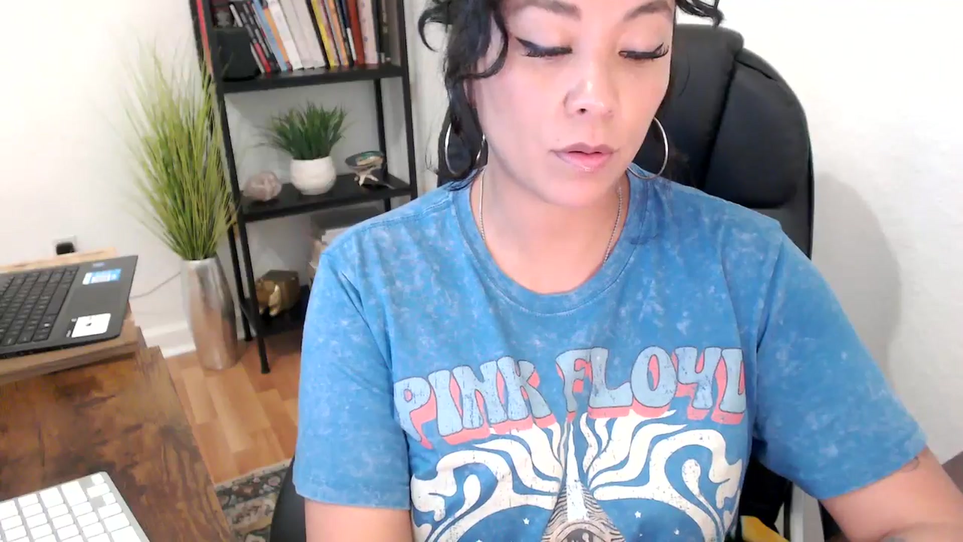 Gallery image thumbnail from MickaylaMinx's myfreecams stream on, 11/04/2024, 18:09 image 20 of 20