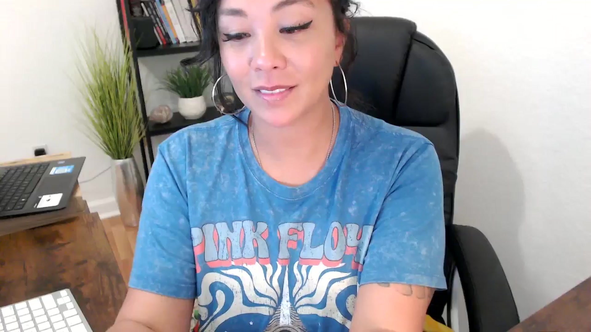 Gallery image thumbnail from MickaylaMinx's myfreecams stream on, 11/04/2024, 19:24 image 5 of 20