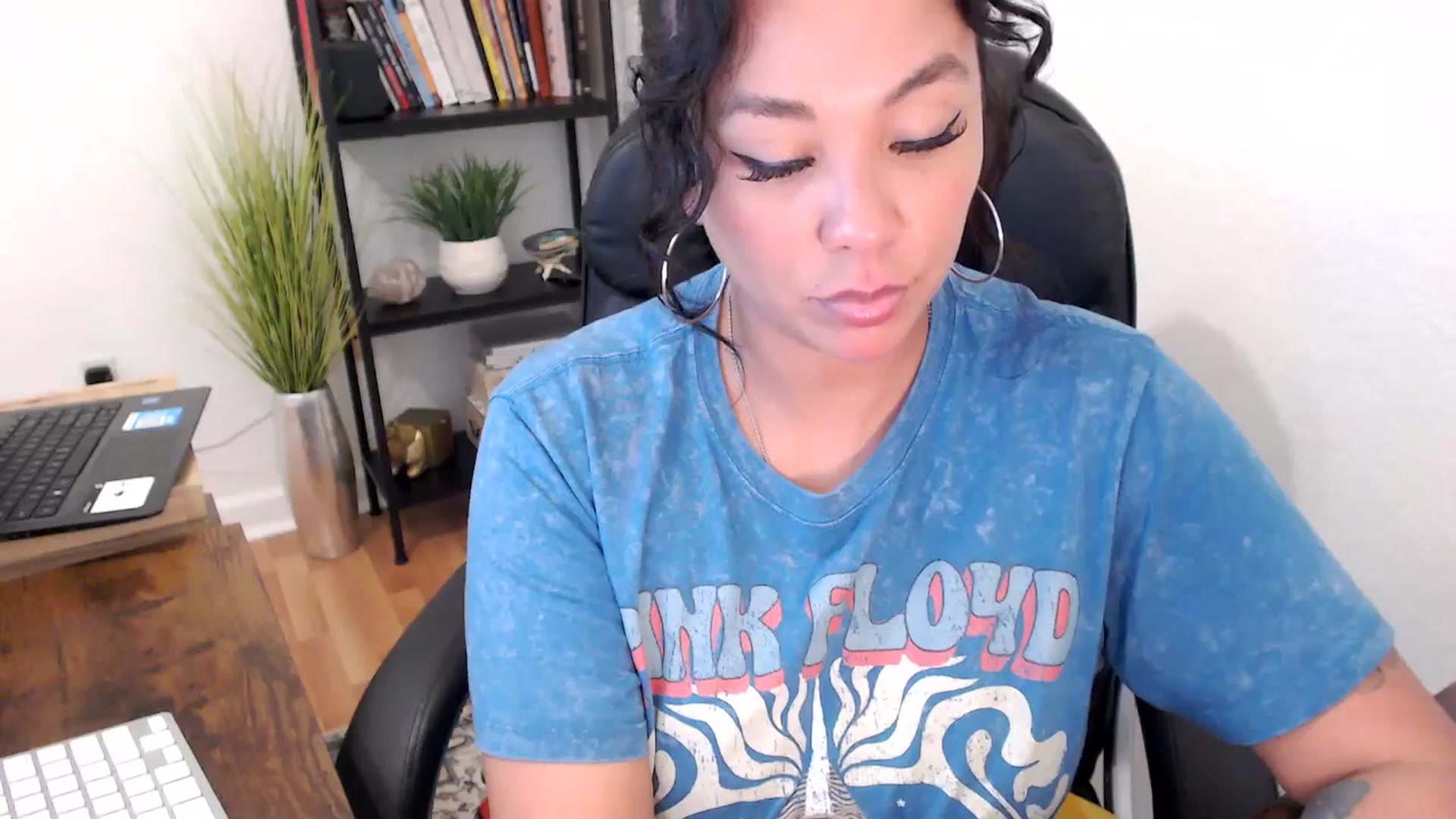 Gallery image thumbnail from MickaylaMinx's myfreecams stream on, 11/04/2024, 19:24 image 8 of 20