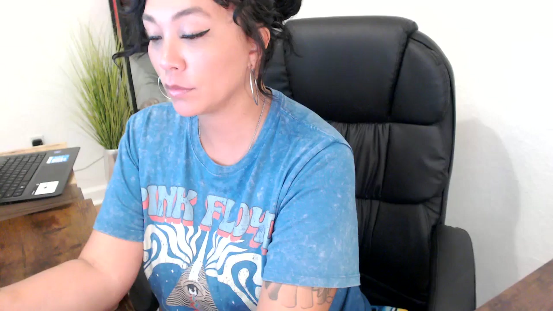 Gallery image thumbnail from MickaylaMinx's myfreecams stream on, 11/04/2024, 19:24 image 4 of 20