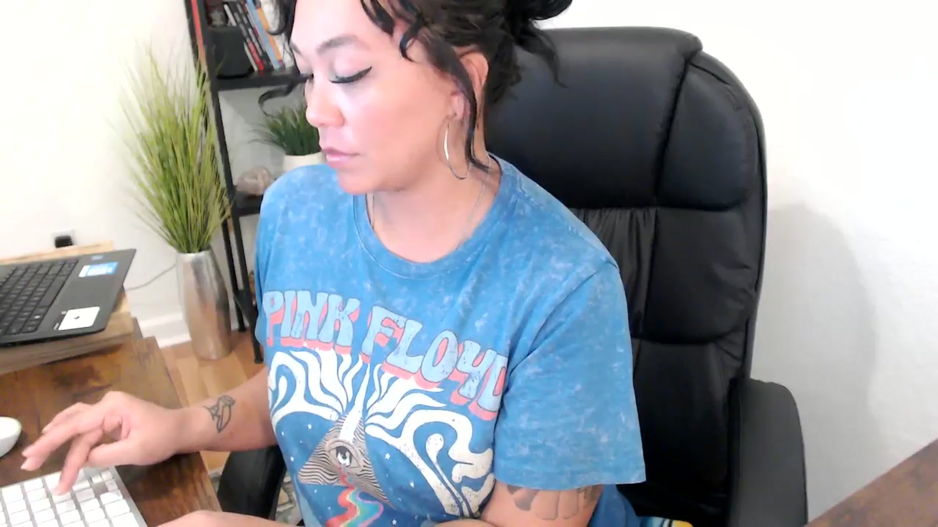 Gallery image thumbnail from MickaylaMinx's myfreecams stream on, 11/04/2024, 19:24 image 2 of 20