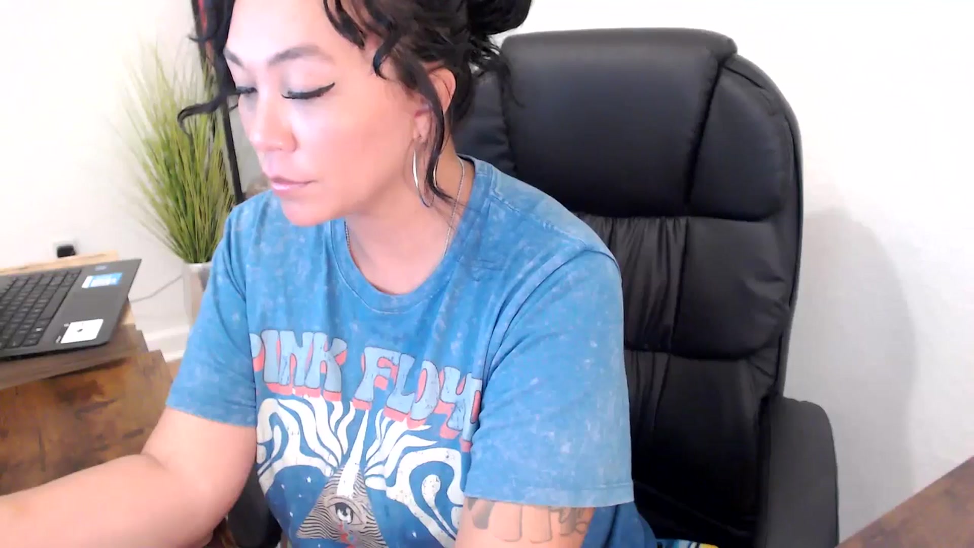 Gallery image thumbnail from MickaylaMinx's myfreecams stream on, 11/04/2024, 19:24 image 3 of 20