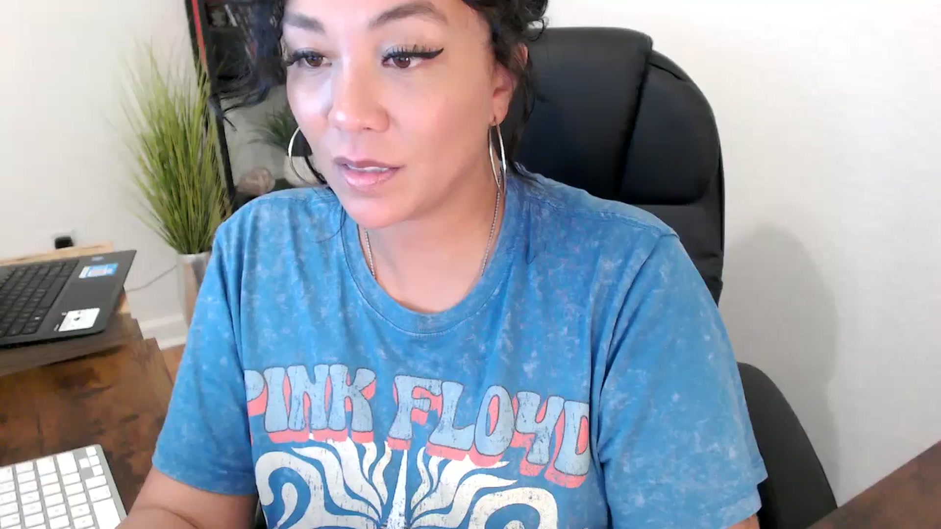 Gallery image thumbnail from MickaylaMinx's myfreecams stream on, 11/04/2024, 19:24 image 16 of 20