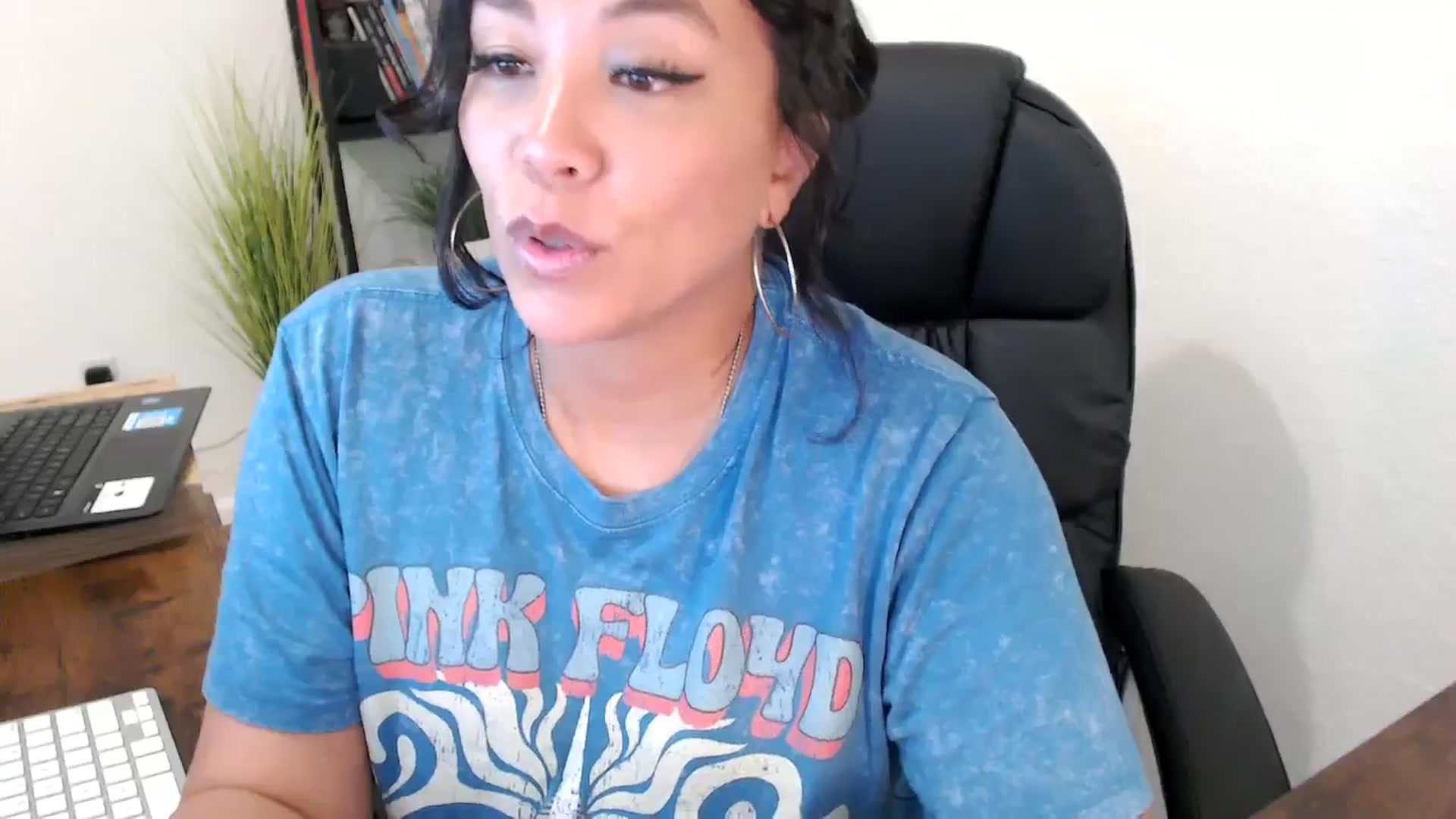 Gallery image thumbnail from MickaylaMinx's myfreecams stream on, 11/04/2024, 19:24 image 19 of 20