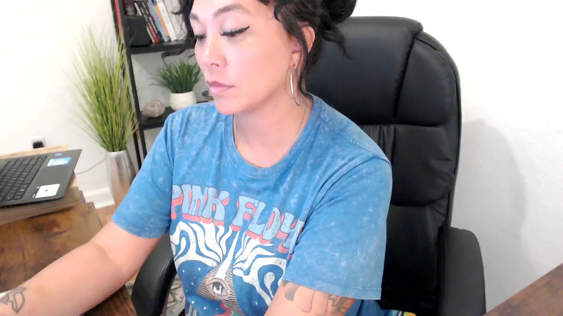 Gallery image thumbnail from MickaylaMinx's myfreecams stream on, 11/04/2024, 19:24 image 1 of 20