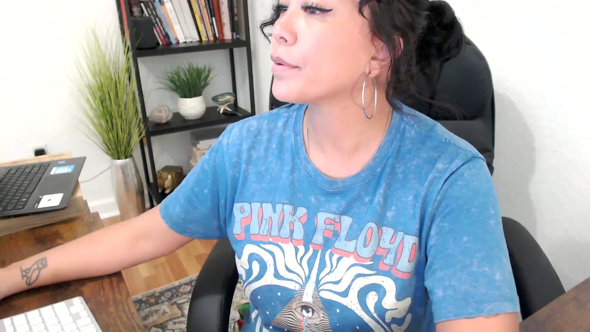 Gallery image thumbnail from MickaylaMinx's myfreecams stream on, 11/04/2024, 20:26 image 5 of 20