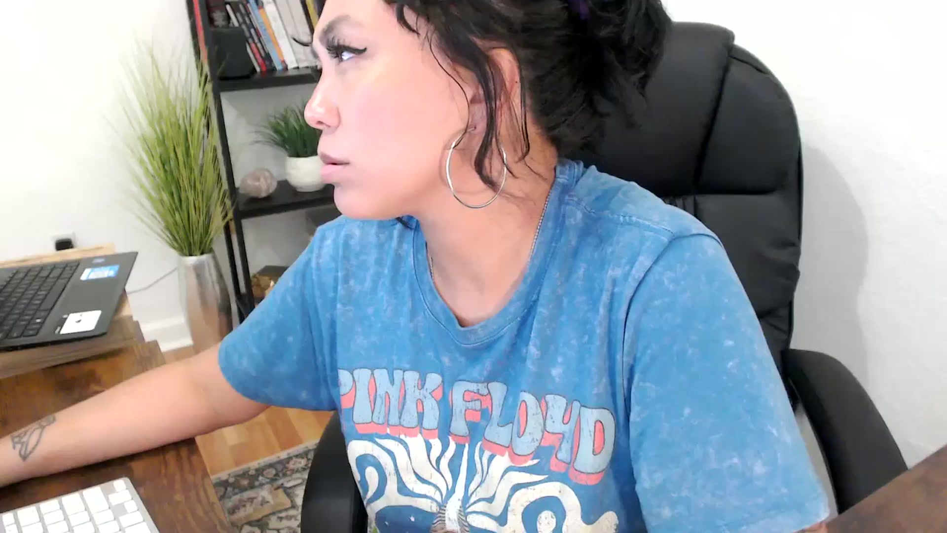 Gallery image thumbnail from MickaylaMinx's myfreecams stream on, 11/04/2024, 20:26 image 18 of 20