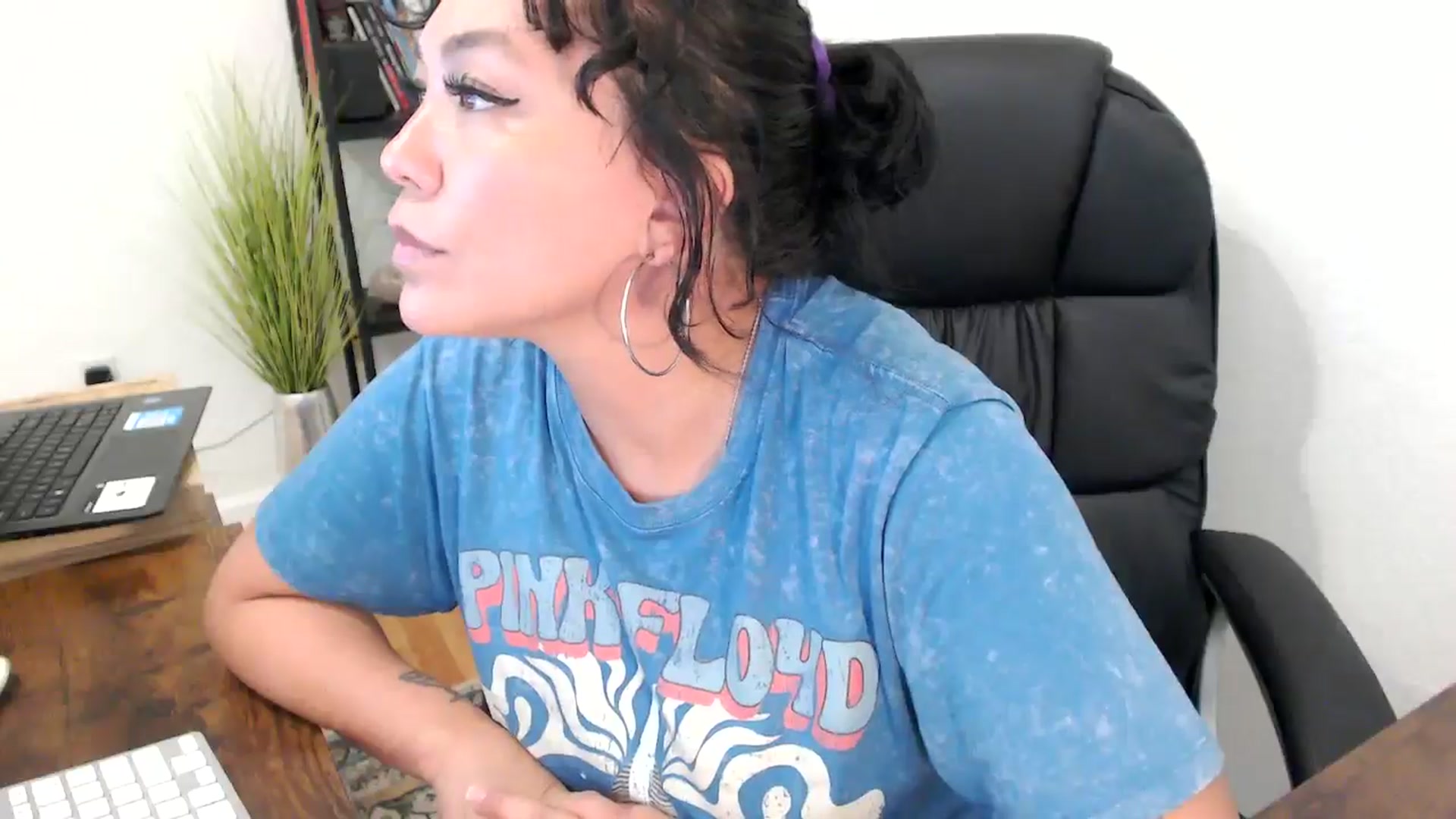 Gallery image thumbnail from MickaylaMinx's myfreecams stream on, 11/04/2024, 20:26 image 3 of 20