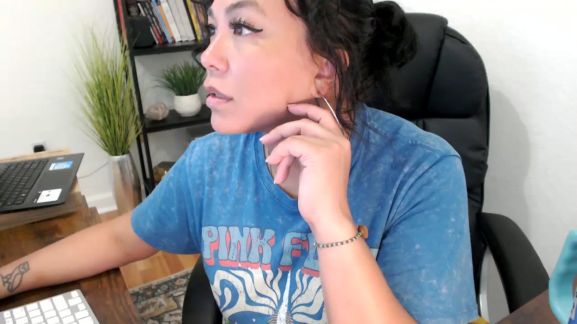 Gallery image thumbnail from MickaylaMinx's myfreecams stream on, 11/04/2024, 20:26 image 8 of 20