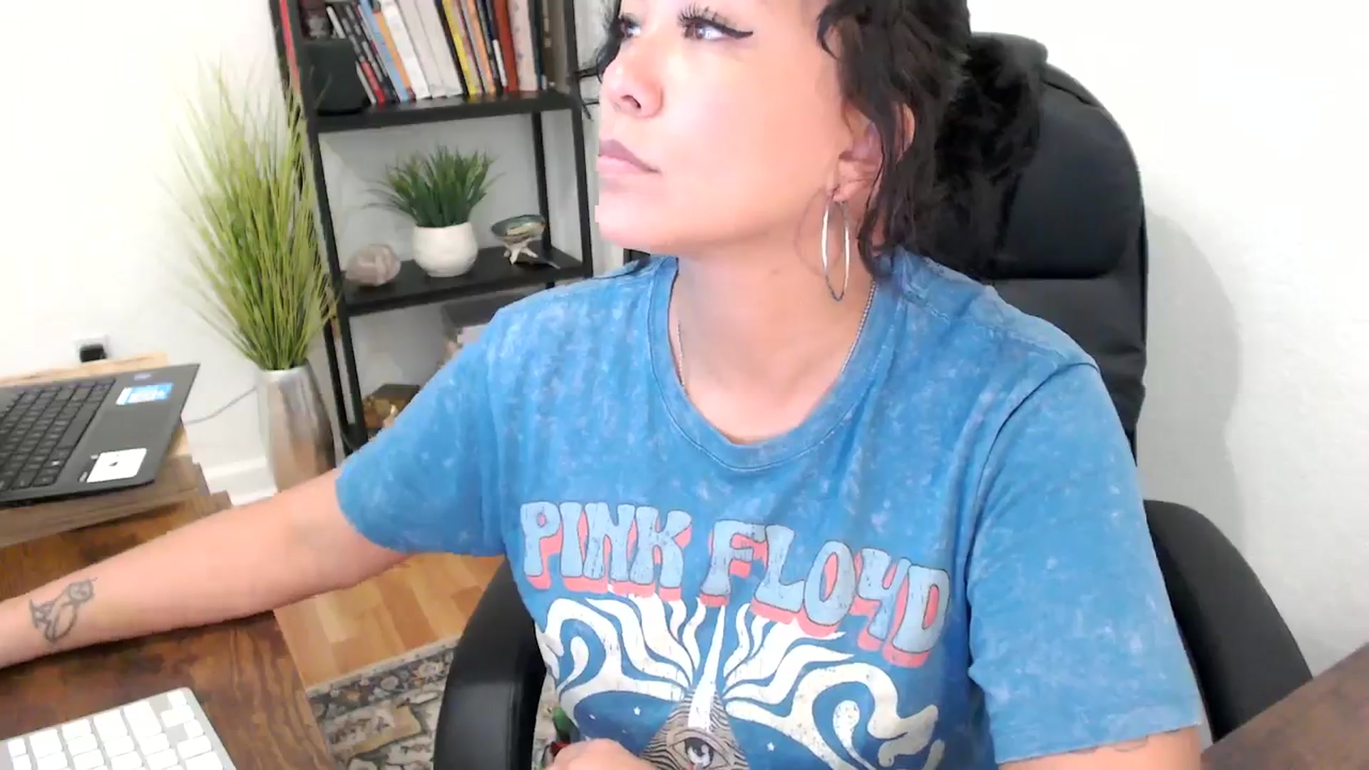 Gallery image thumbnail from MickaylaMinx's myfreecams stream on, 11/04/2024, 20:26 image 4 of 20