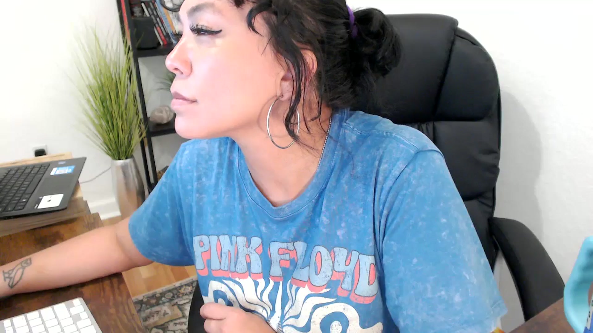 Gallery image thumbnail from MickaylaMinx's myfreecams stream on, 11/04/2024, 20:26 image 7 of 20