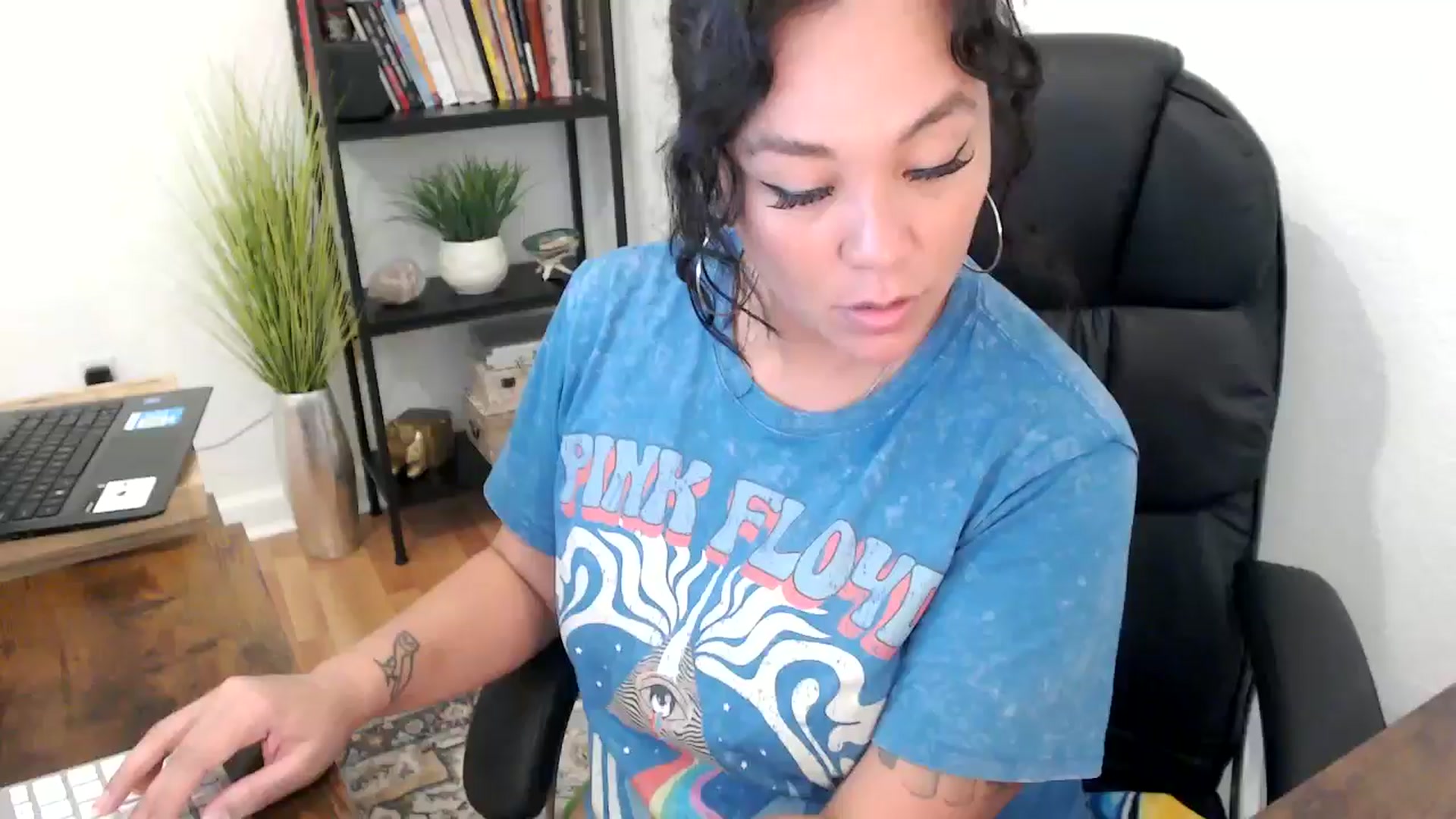 Gallery image thumbnail from MickaylaMinx's myfreecams stream on, 11/04/2024, 20:26 image 1 of 20