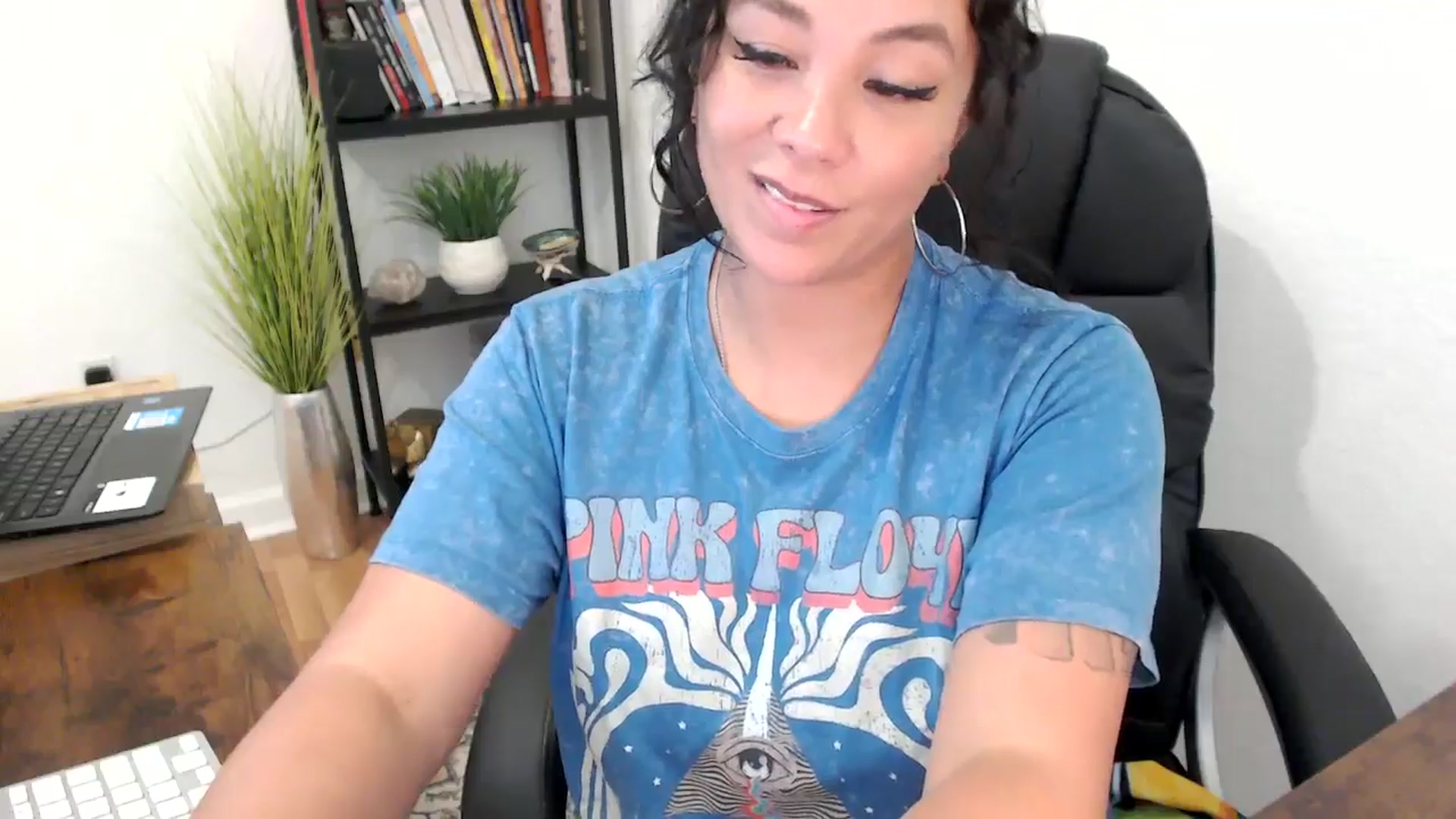 Gallery image thumbnail from MickaylaMinx's myfreecams stream on, 11/04/2024, 20:26 image 14 of 20