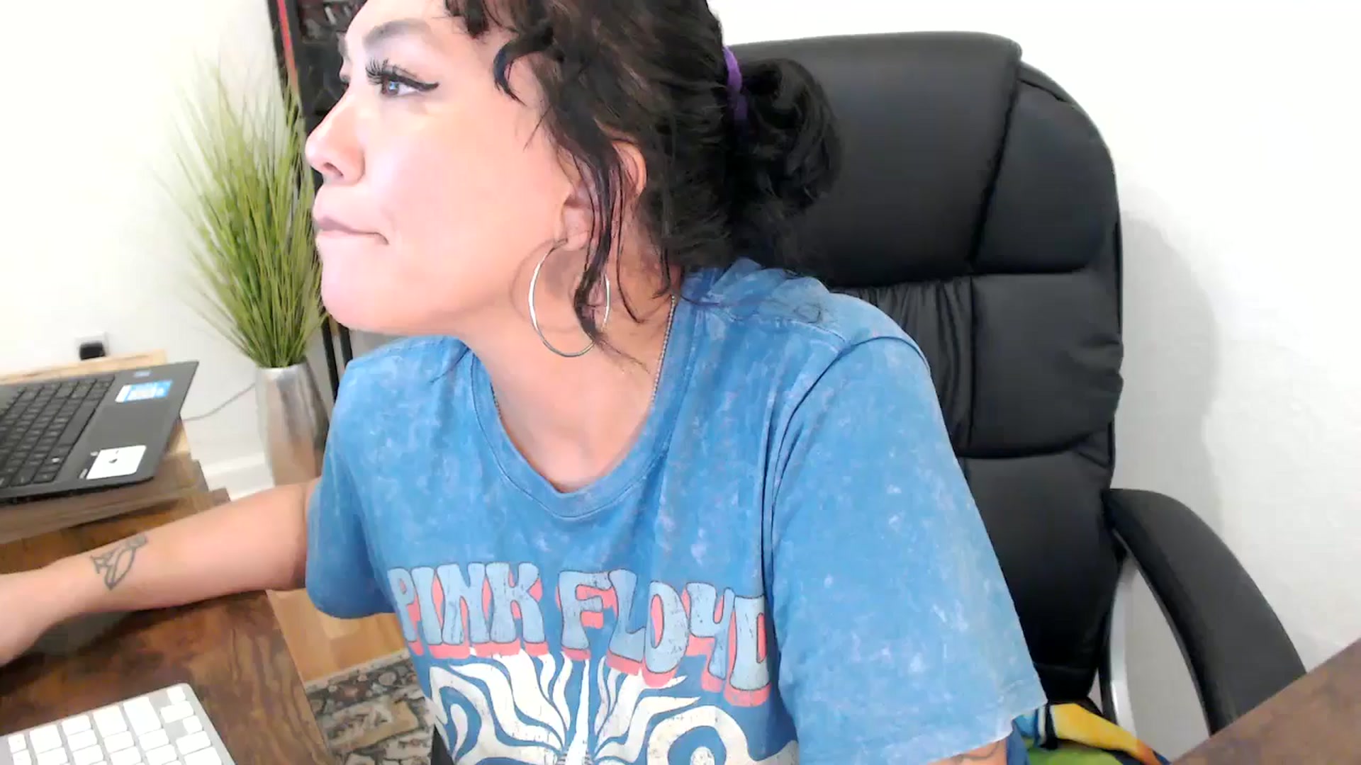 Gallery image thumbnail from MickaylaMinx's myfreecams stream on, 11/04/2024, 20:26 image 2 of 20