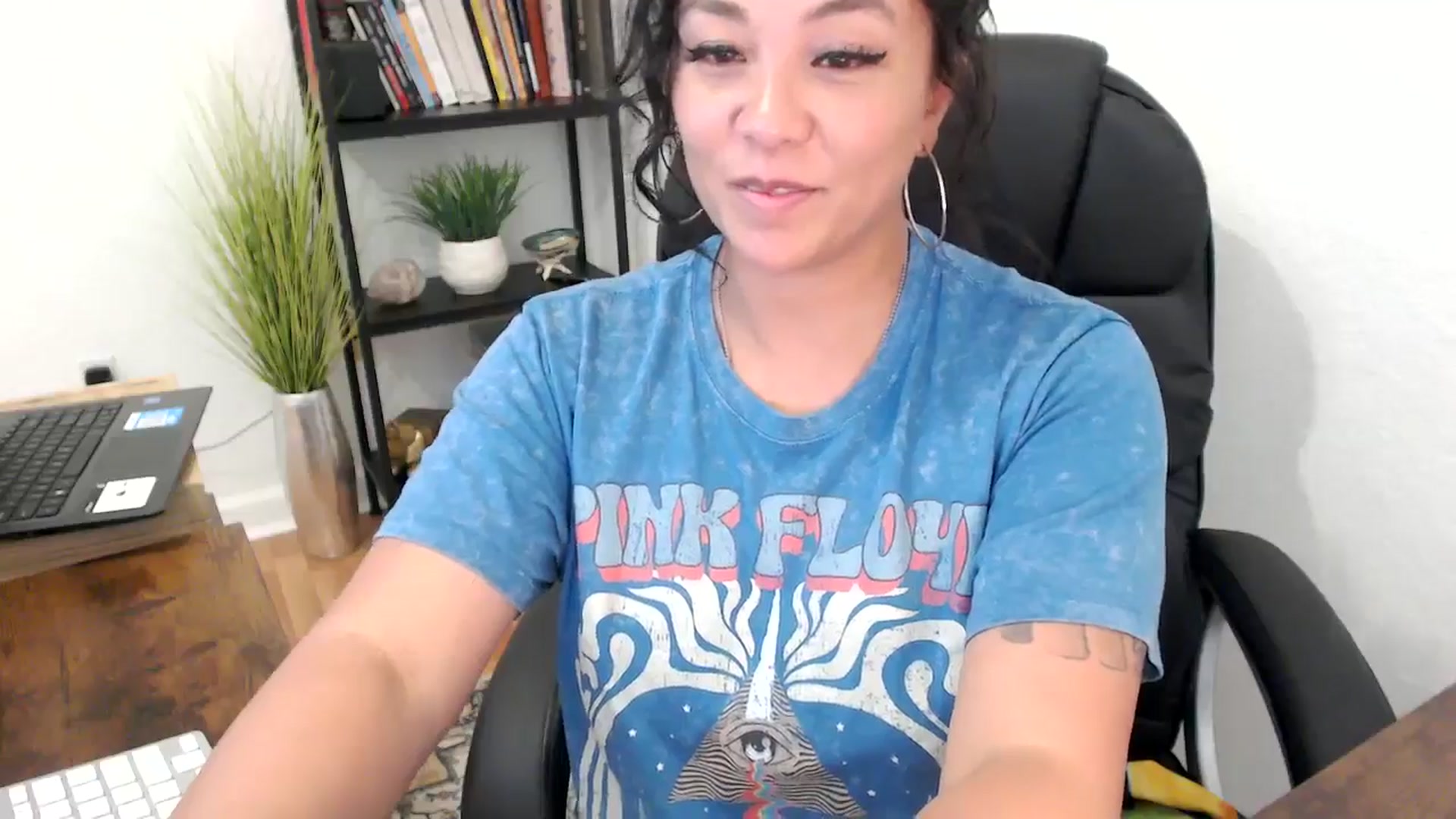 Gallery image thumbnail from MickaylaMinx's myfreecams stream on, 11/04/2024, 20:26 image 13 of 20