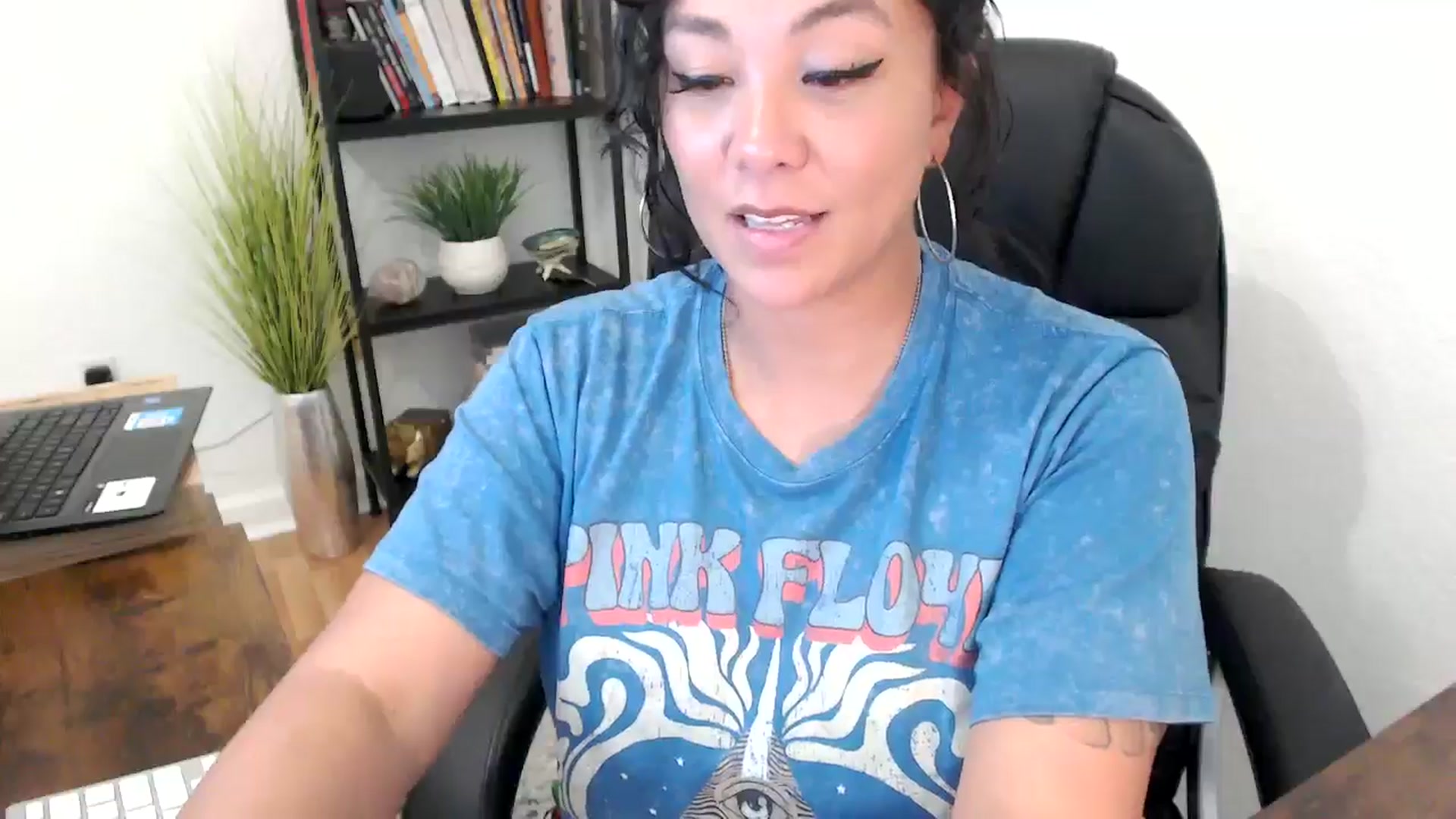 Gallery image thumbnail from MickaylaMinx's myfreecams stream on, 11/04/2024, 20:56 image 7 of 20