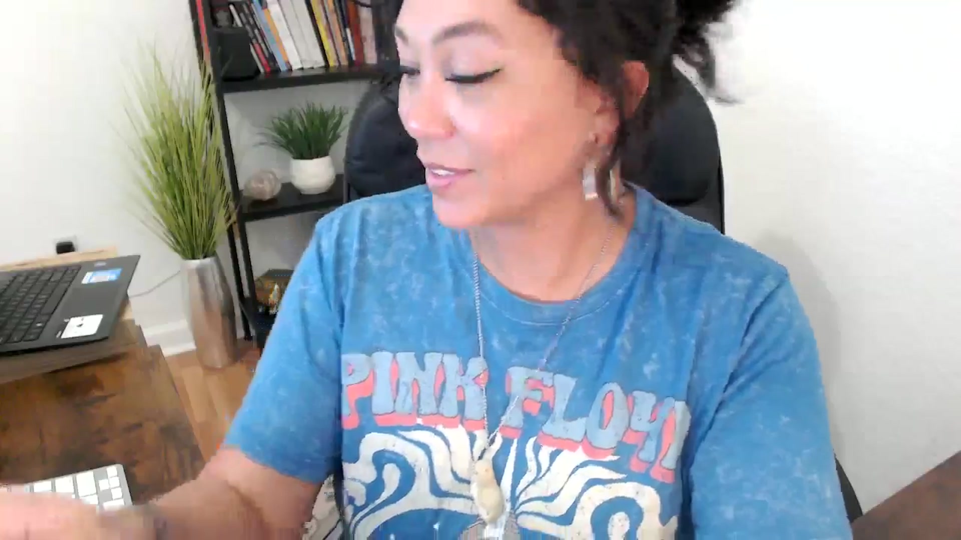 Gallery image thumbnail from MickaylaMinx's myfreecams stream on, 11/04/2024, 20:56 image 19 of 20