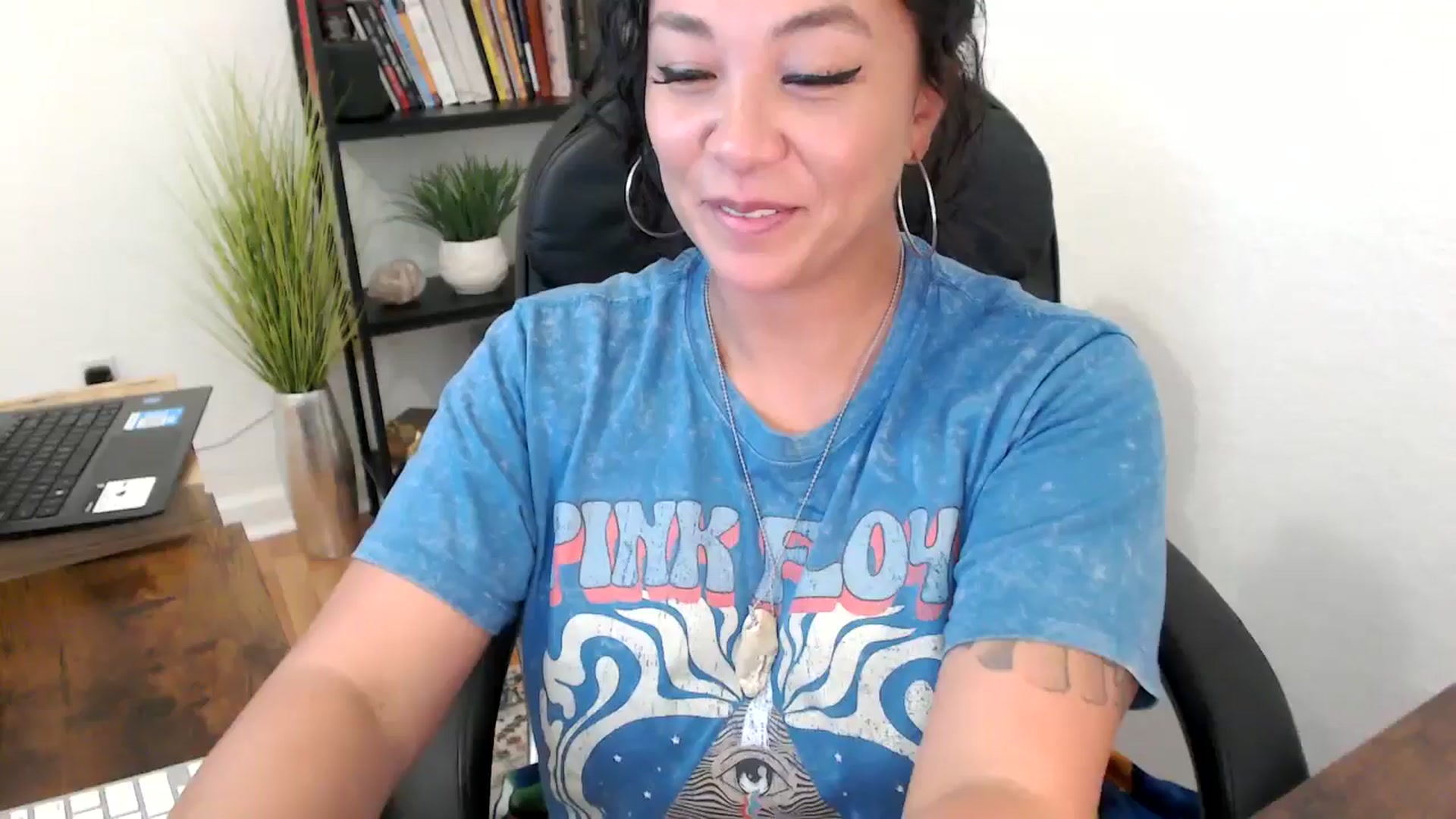 Gallery image thumbnail from MickaylaMinx's myfreecams stream on, 11/04/2024, 20:56 image 12 of 20