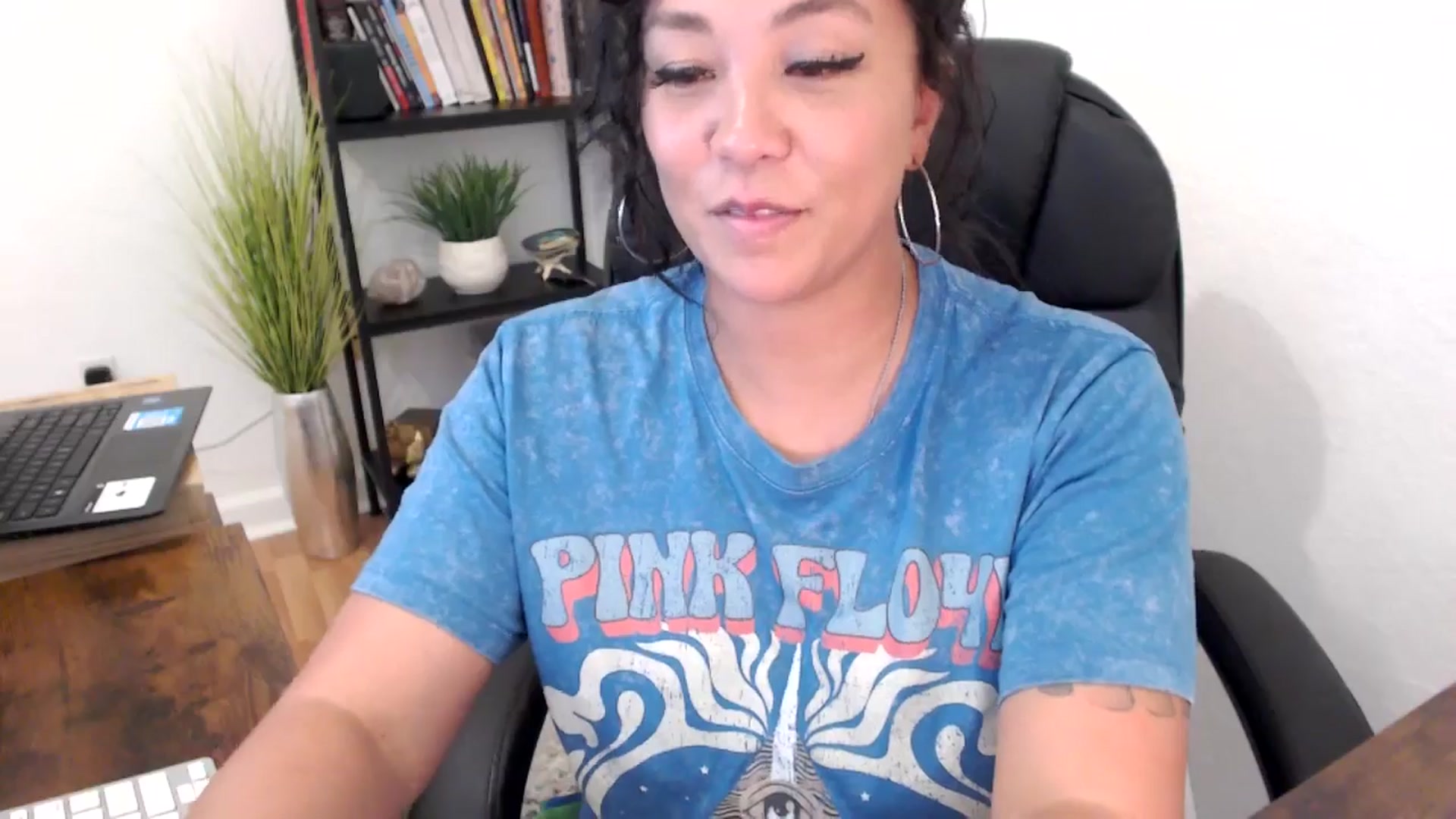 Gallery image thumbnail from MickaylaMinx's myfreecams stream on, 11/04/2024, 20:56 image 9 of 20