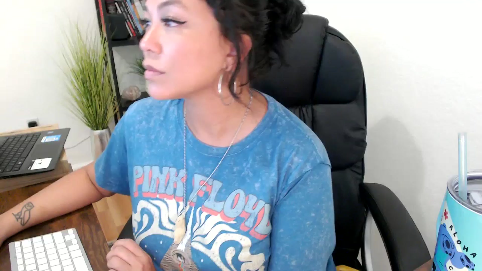 Gallery image thumbnail from MickaylaMinx's myfreecams stream on, 11/04/2024, 20:56 image 20 of 20