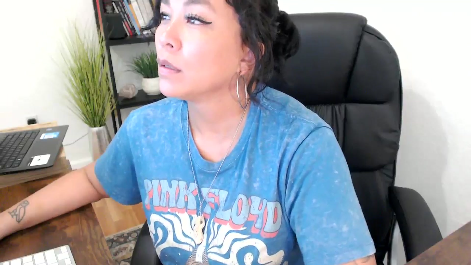 Gallery image thumbnail from MickaylaMinx's myfreecams stream on, 11/04/2024, 20:56 image 10 of 20
