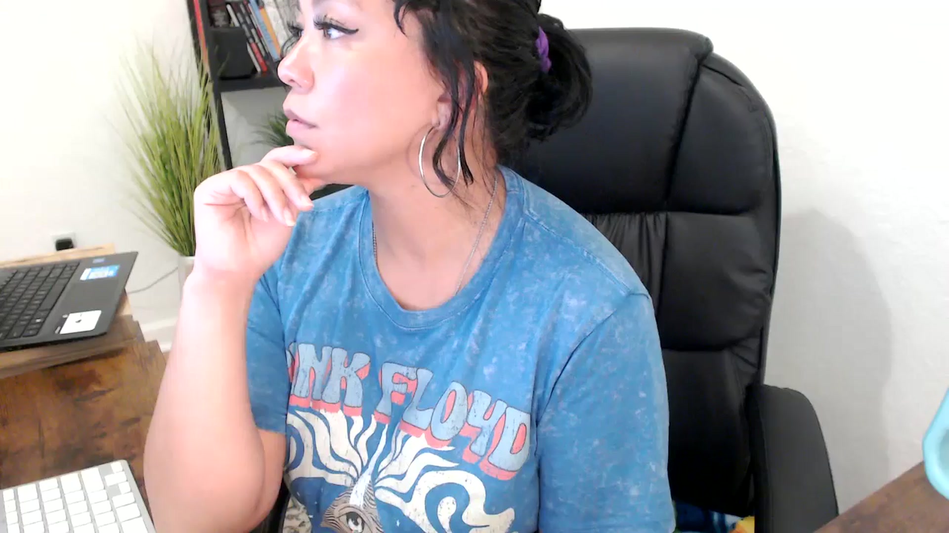 Gallery image thumbnail from MickaylaMinx's myfreecams stream on, 11/04/2024, 21:42 image 9 of 20