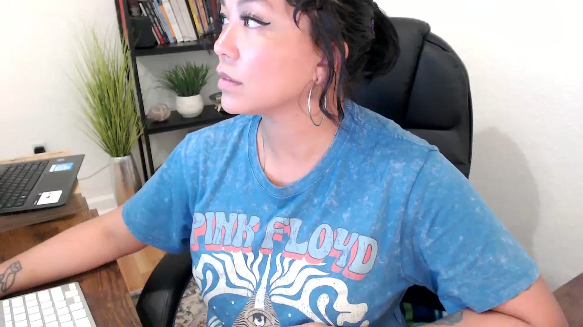 Gallery image thumbnail from MickaylaMinx's myfreecams stream on, 11/04/2024, 21:42 image 7 of 20