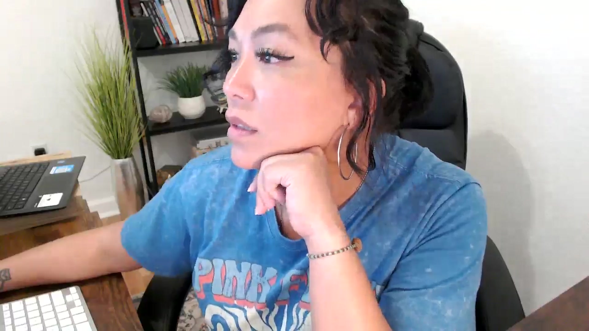 Gallery image thumbnail from MickaylaMinx's myfreecams stream on, 11/04/2024, 21:42 image 6 of 20