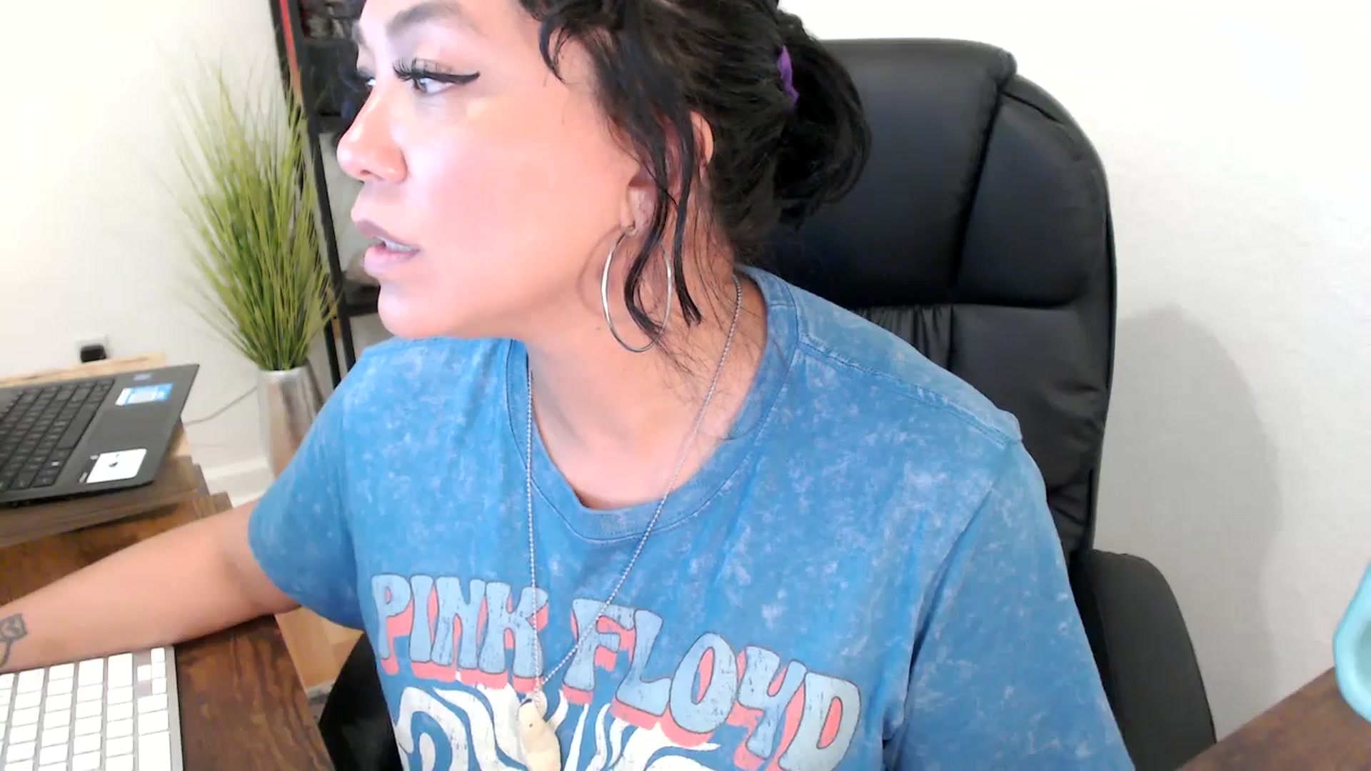 Gallery image thumbnail from MickaylaMinx's myfreecams stream on, 11/04/2024, 21:42 image 10 of 20
