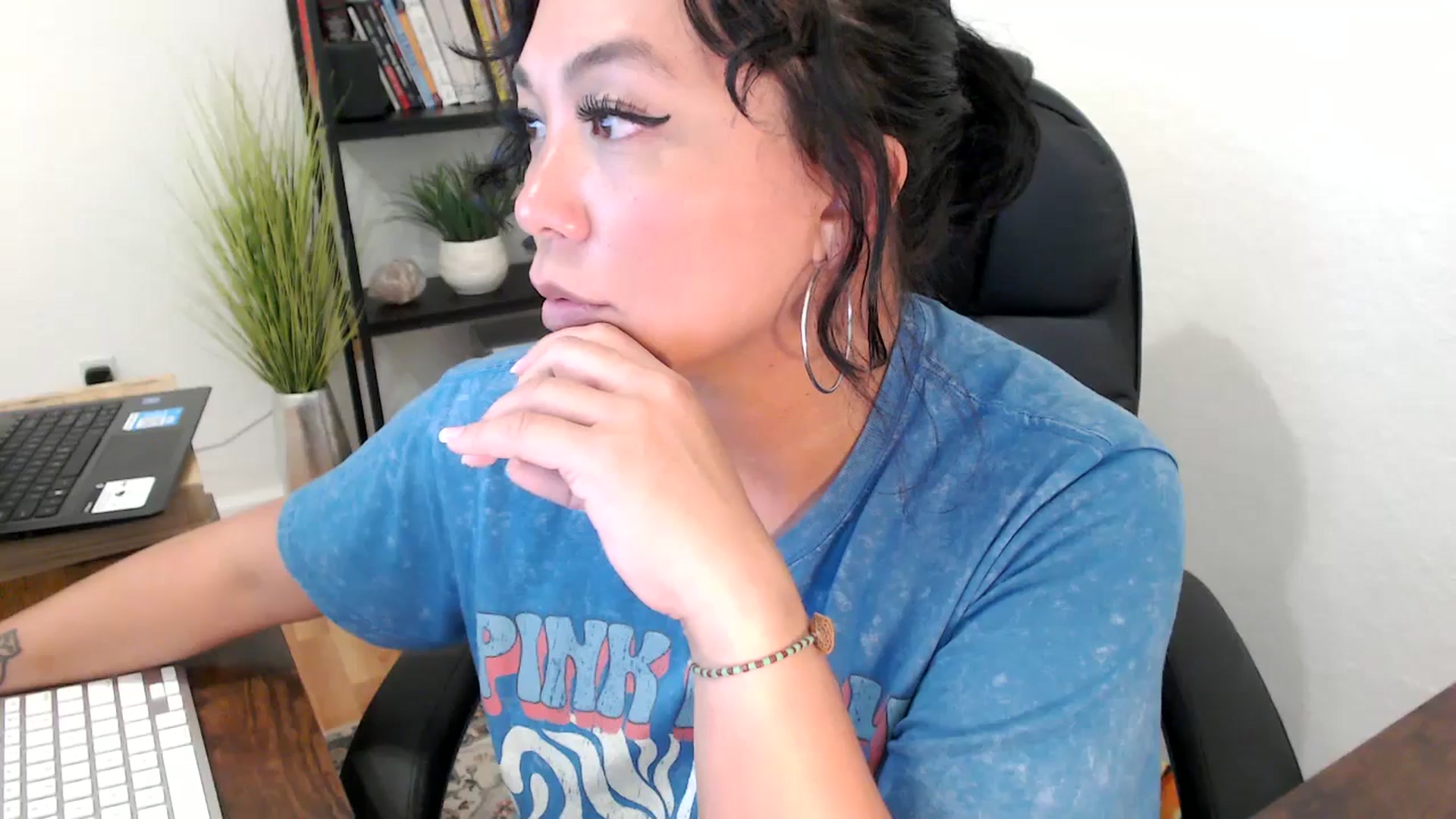 Gallery image thumbnail from MickaylaMinx's myfreecams stream on, 11/04/2024, 21:42 image 5 of 20