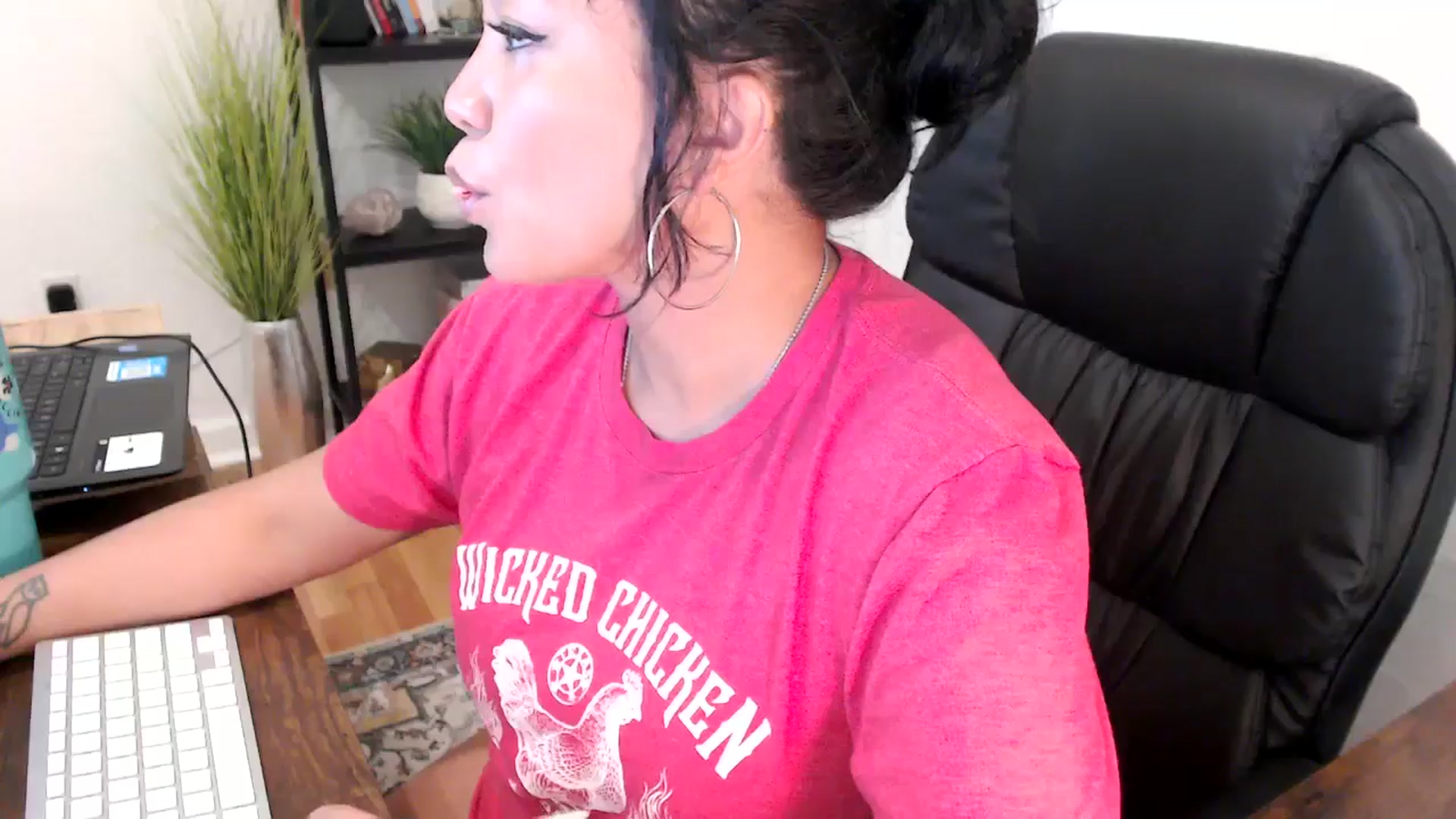 Gallery image thumbnail from MickaylaMinx's myfreecams stream on, 11/05/2024, 15:43 image 2 of 20