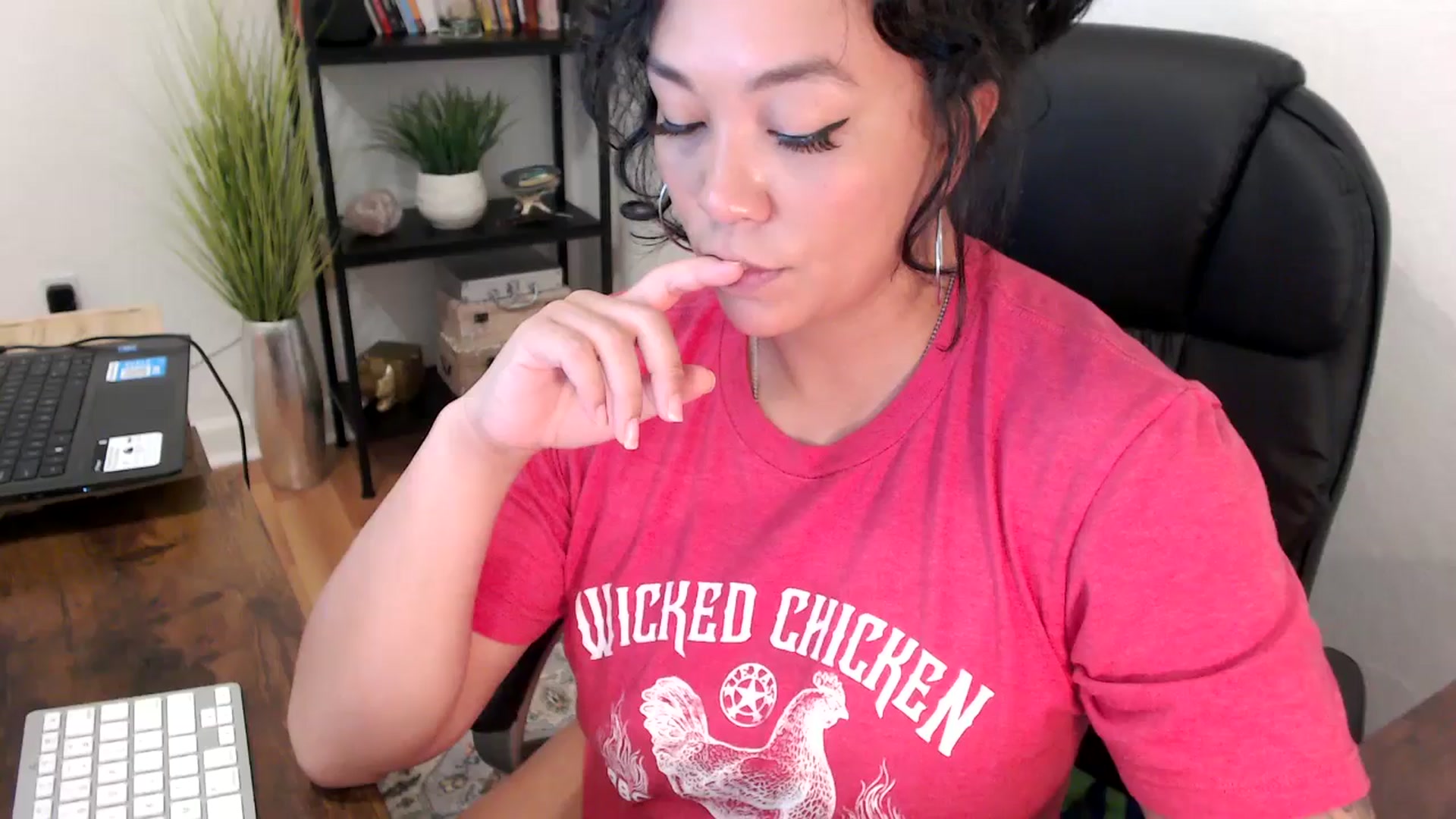 Gallery image thumbnail from MickaylaMinx's myfreecams stream on, 11/05/2024, 17:17 image 17 of 20