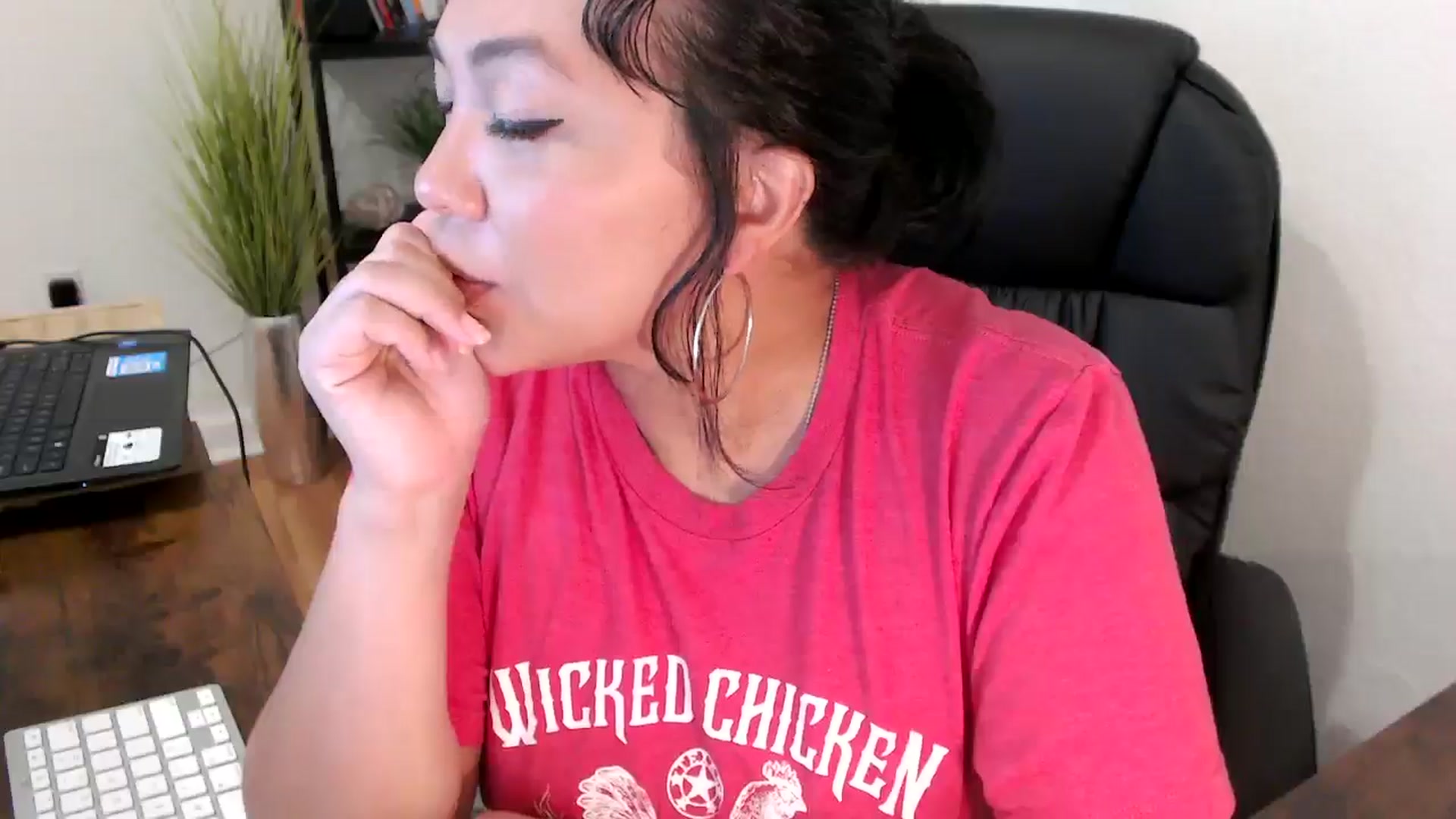 Gallery image thumbnail from MickaylaMinx's myfreecams stream on, 11/05/2024, 19:40 image 7 of 20