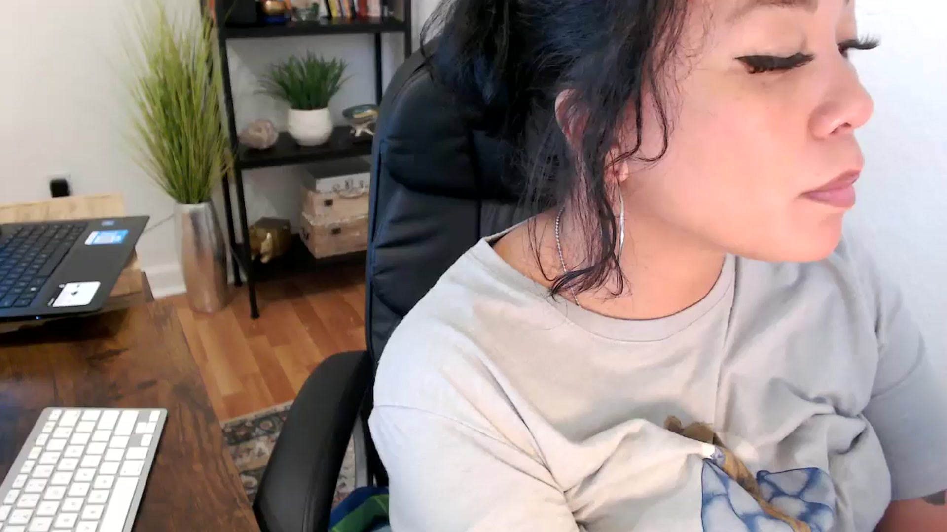 Gallery image thumbnail from MickaylaMinx's myfreecams stream on, 11/06/2024, 18:34 image 3 of 20