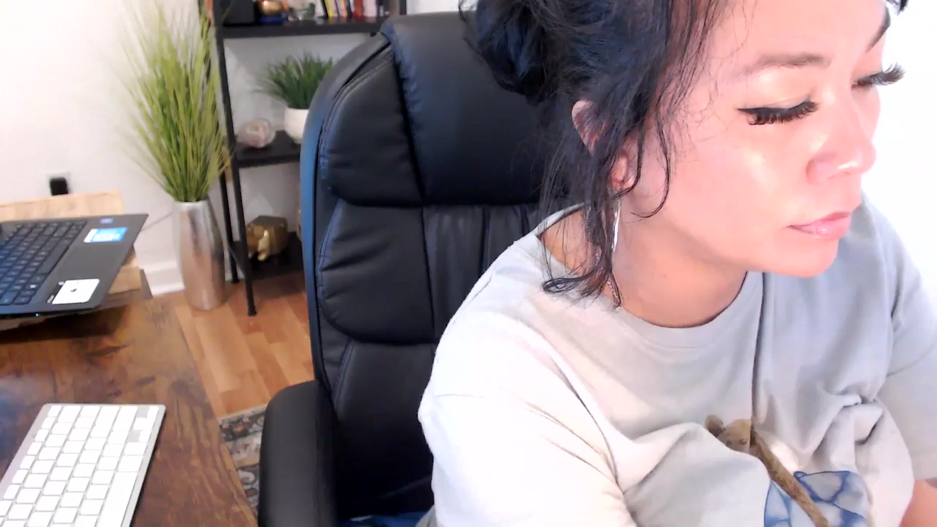 Gallery image thumbnail from MickaylaMinx's myfreecams stream on, 11/06/2024, 18:34 image 6 of 20