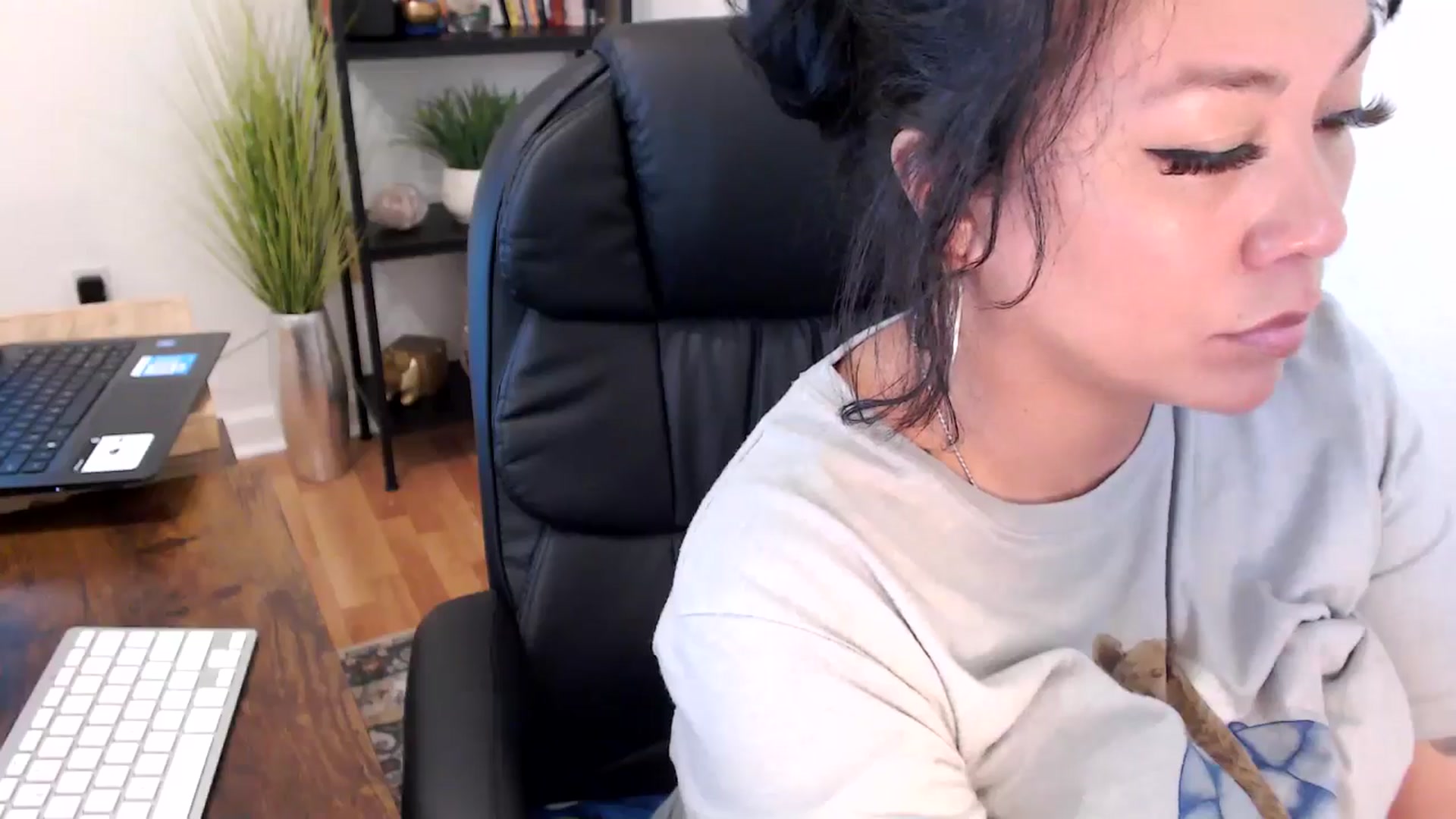 Gallery image thumbnail from MickaylaMinx's myfreecams stream on, 11/06/2024, 18:34 image 7 of 20