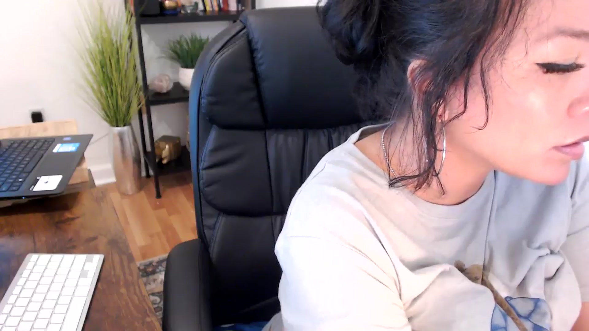 Gallery image thumbnail from MickaylaMinx's myfreecams stream on, 11/06/2024, 18:34 image 5 of 20