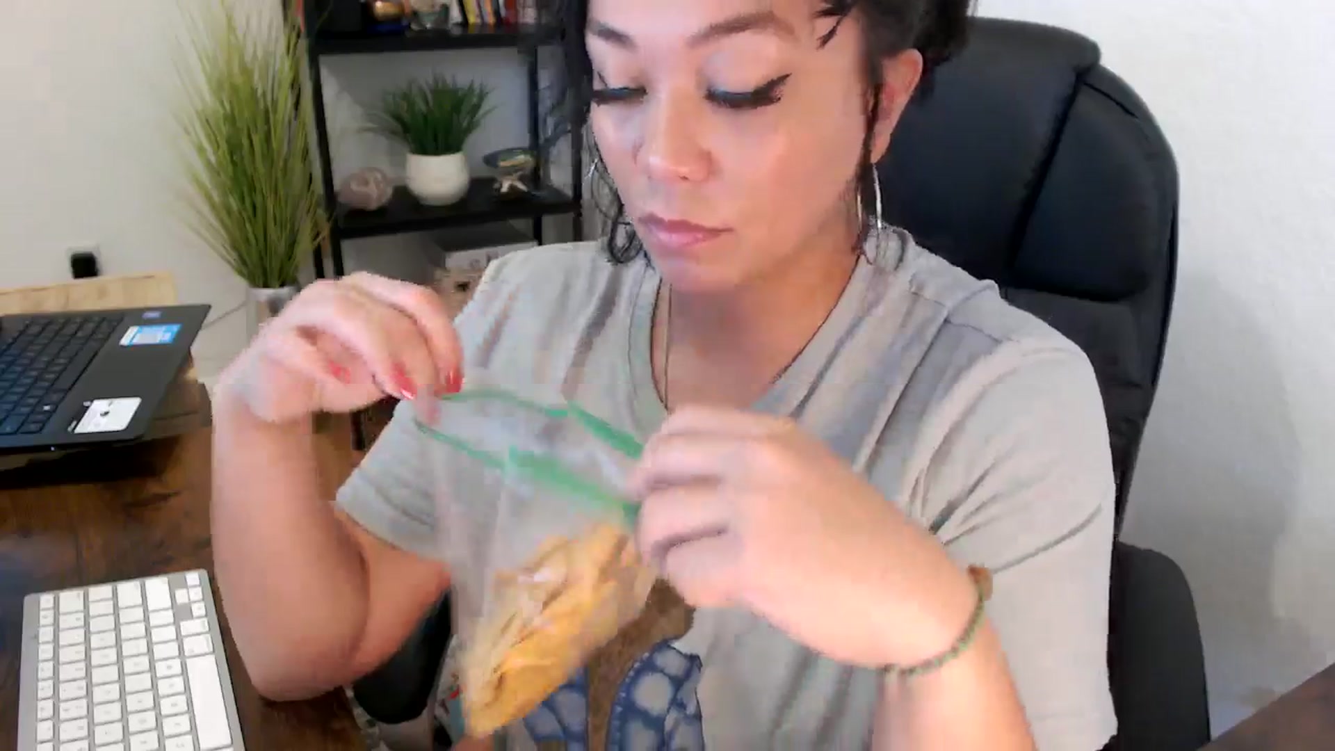Gallery image thumbnail from MickaylaMinx's myfreecams stream on, 11/06/2024, 19:33 image 17 of 20