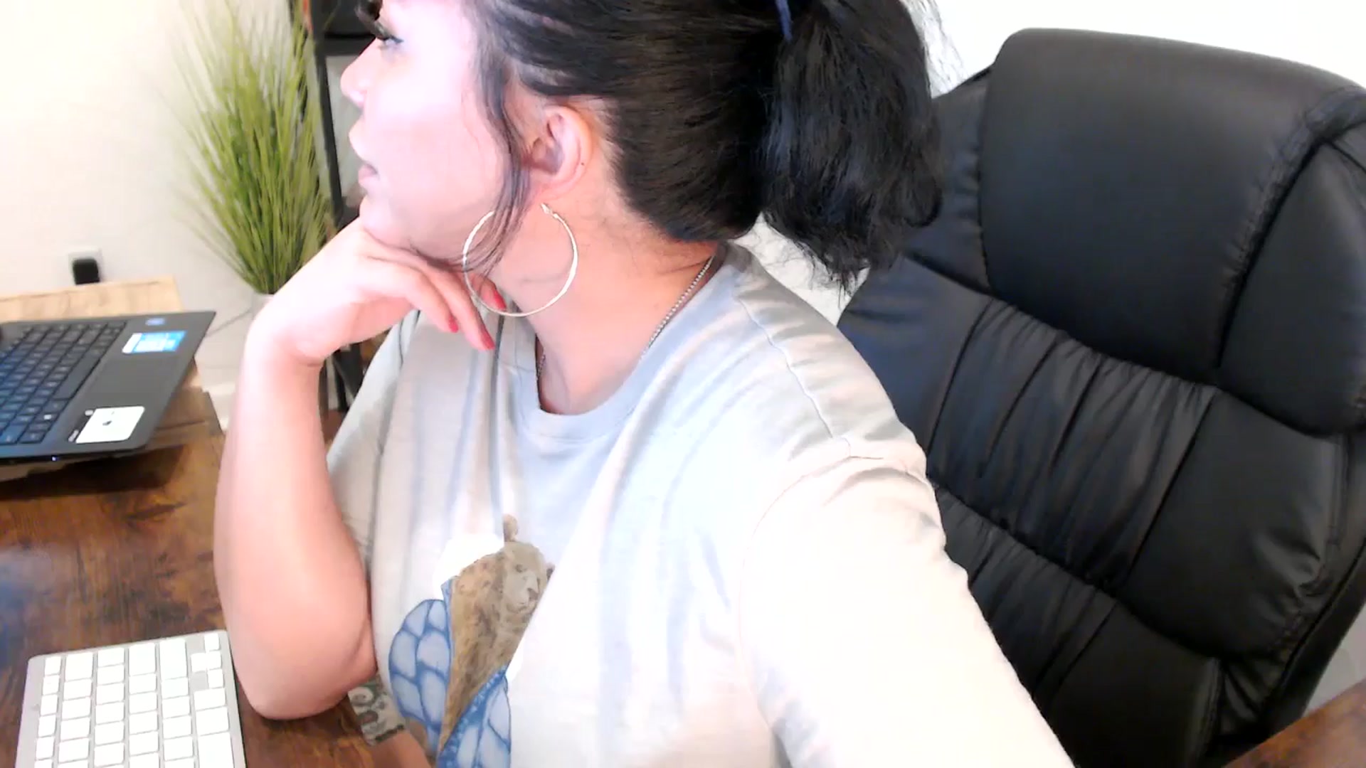 Gallery image thumbnail from MickaylaMinx's myfreecams stream on, 11/06/2024, 20:34 image 9 of 20