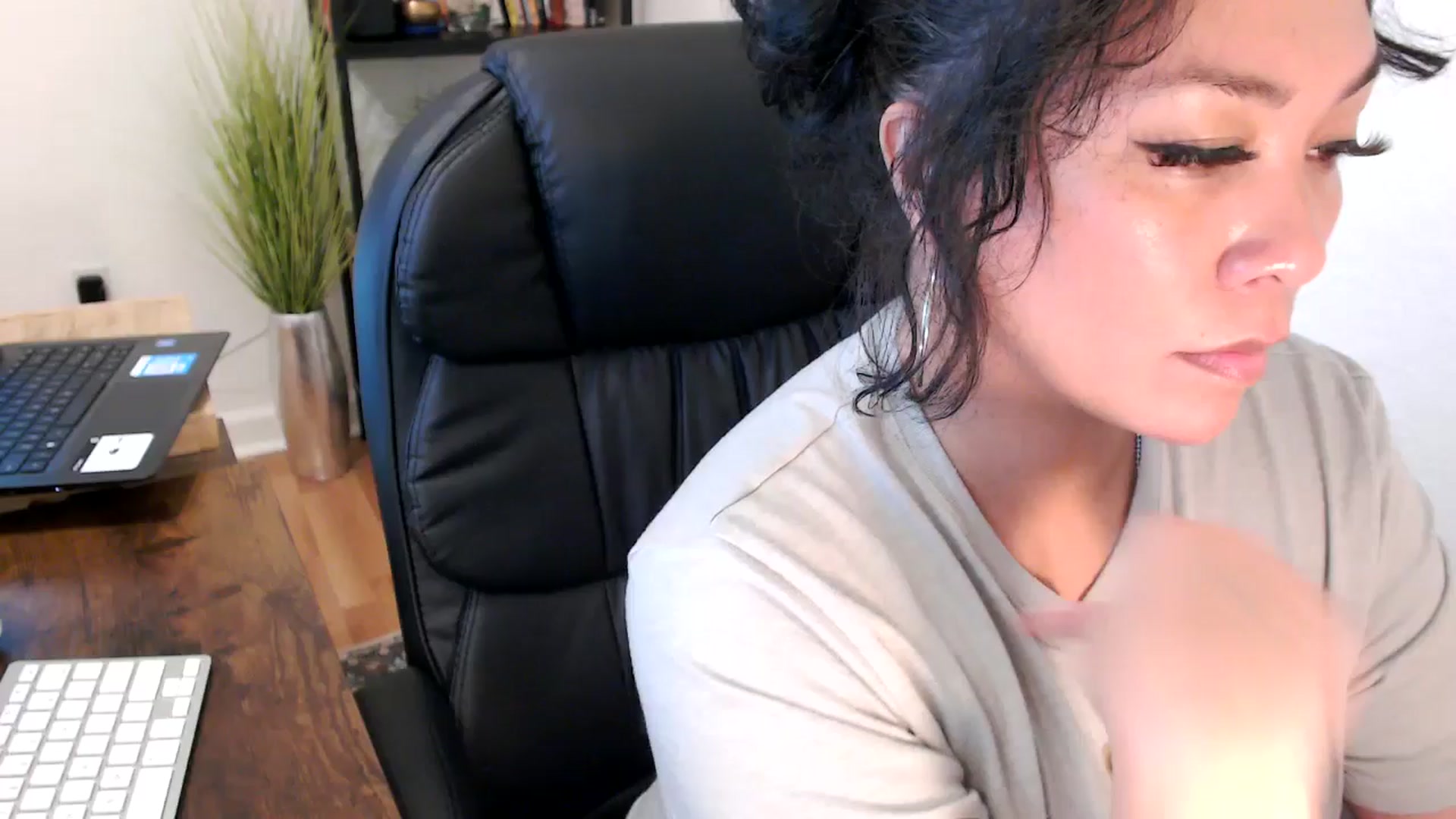 Gallery image thumbnail from MickaylaMinx's myfreecams stream on, 11/06/2024, 21:20 image 15 of 20