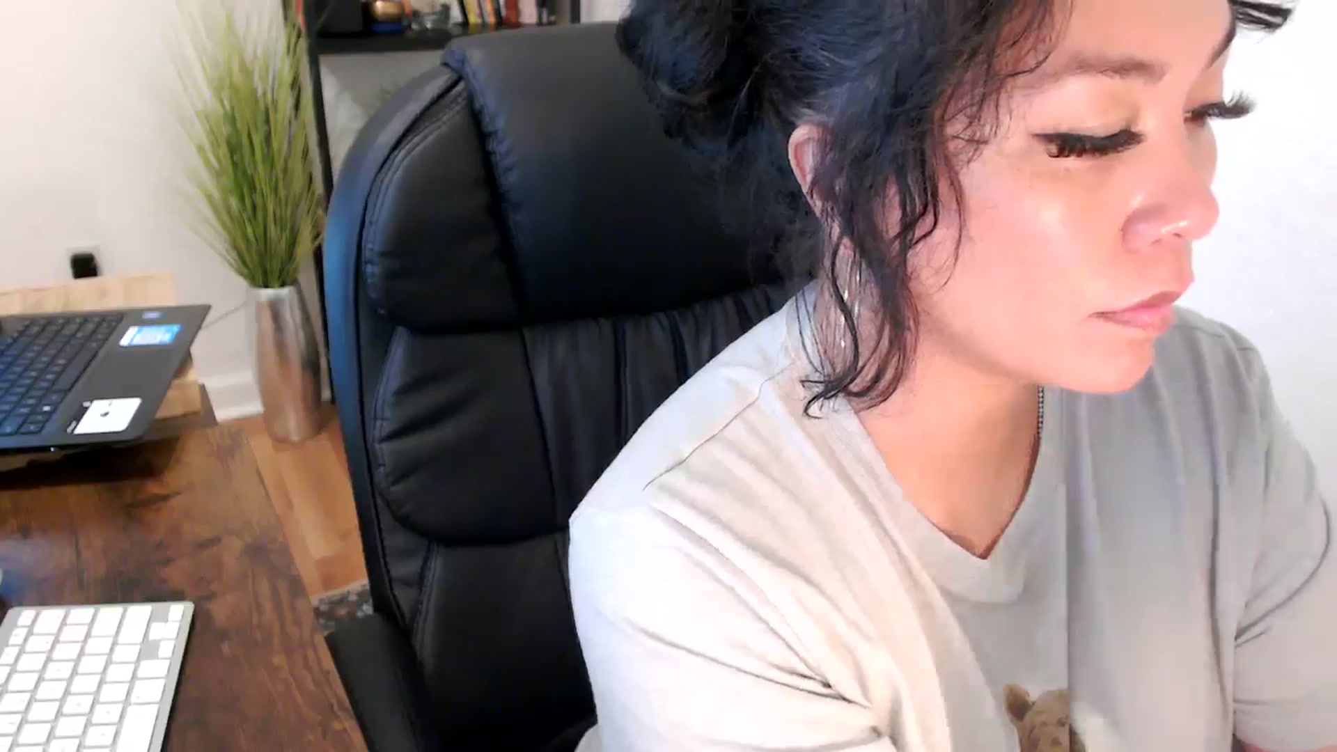 Gallery image thumbnail from MickaylaMinx's myfreecams stream on, 11/06/2024, 21:20 image 16 of 20