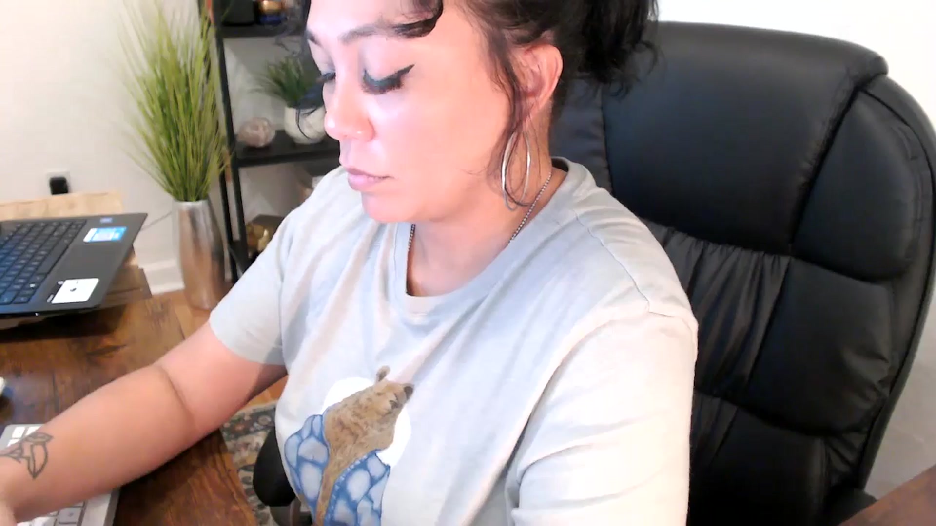 Gallery image thumbnail from MickaylaMinx's myfreecams stream on, 11/06/2024, 21:20 image 8 of 20